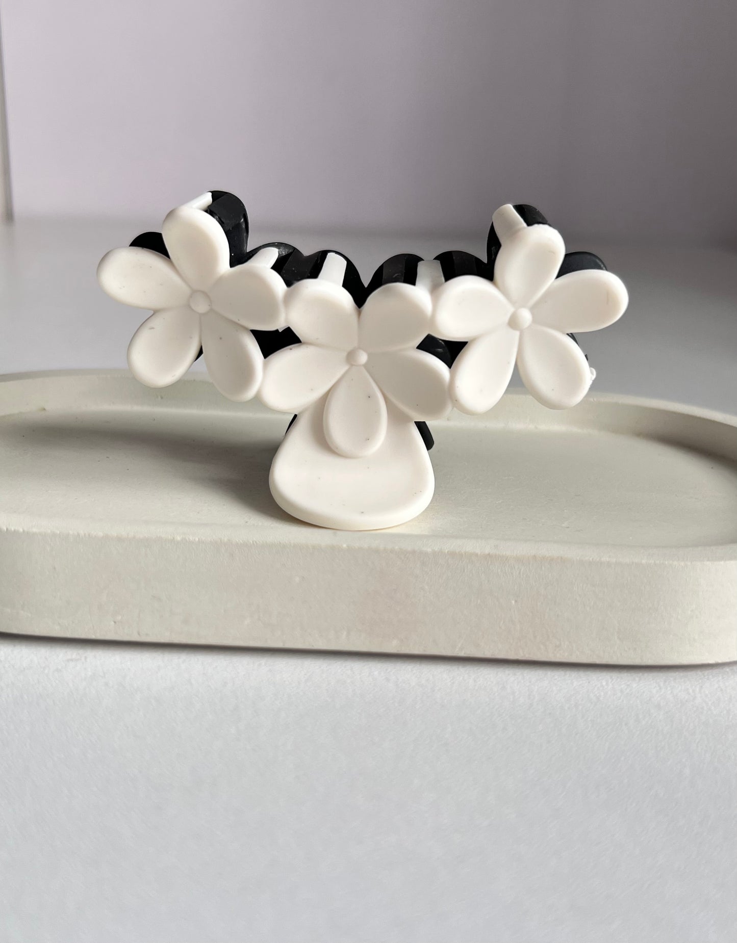 Two Tone Flower Claw Clip - Black & White
