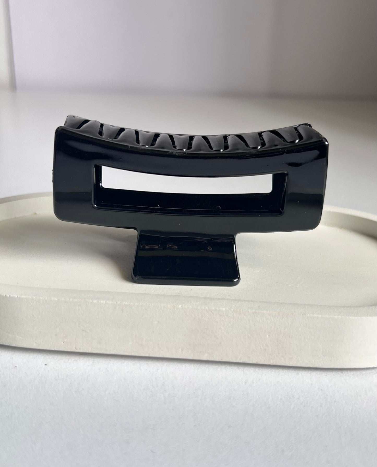 Modern Minimal Claw Clip - Black