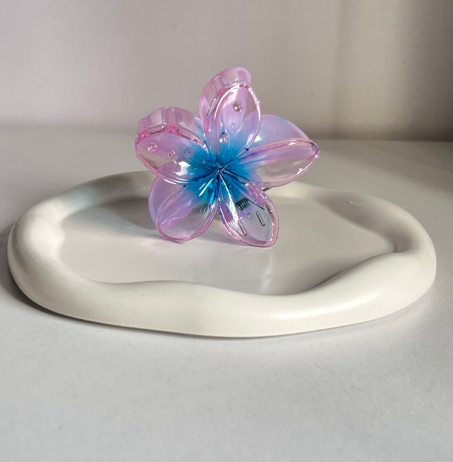 Flora Lock Double Tone Claw Clip - Pinkish Blue