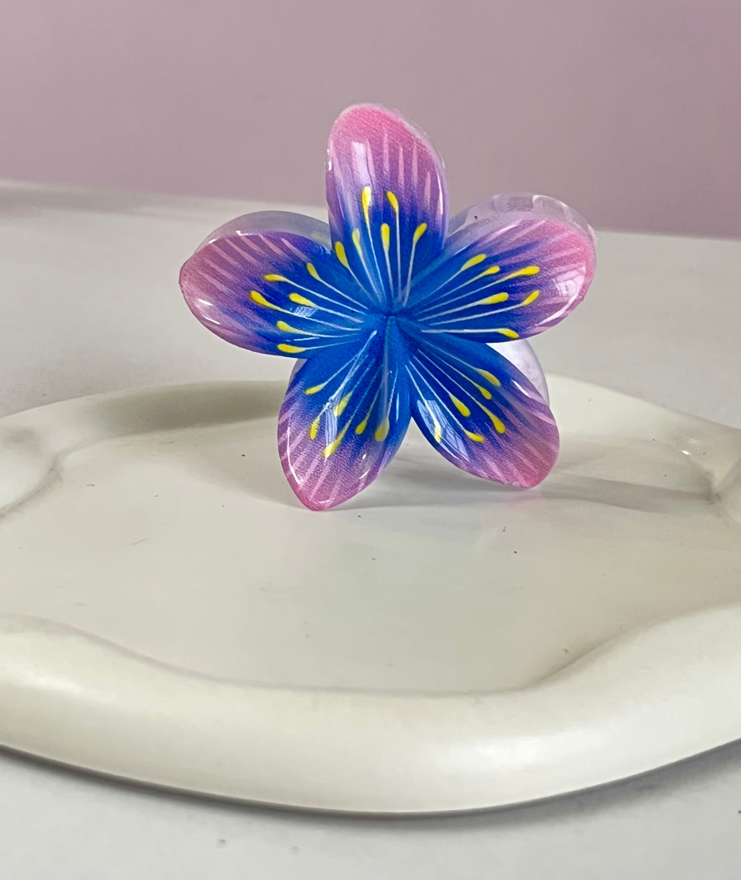 Flora Lock Aura Claw Clip - Pinkish Blue