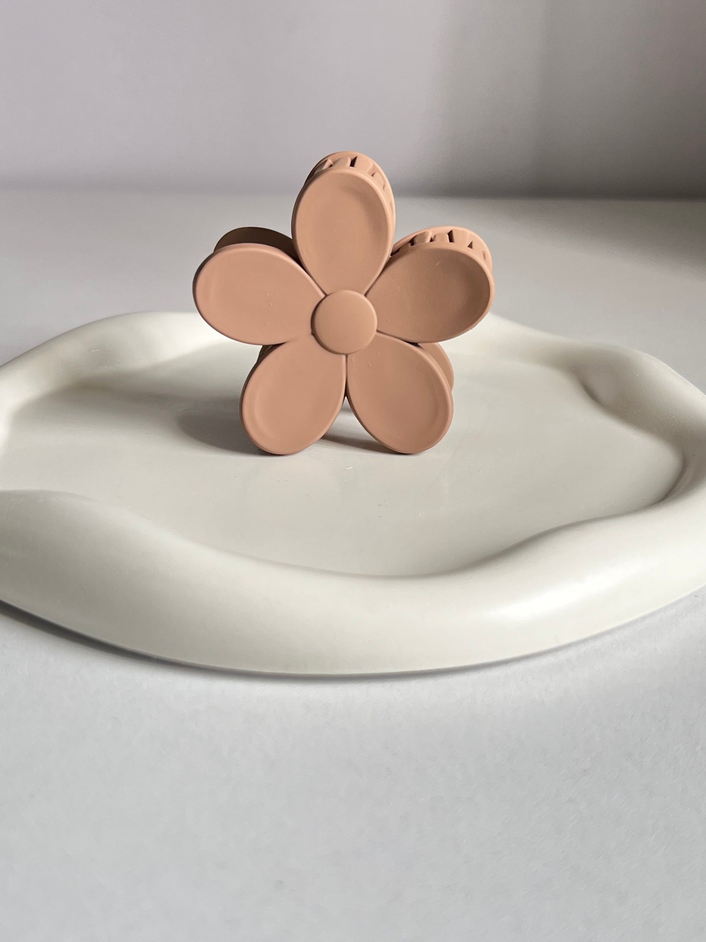 Bloom Flower Claw Clip Medium- Light Brown