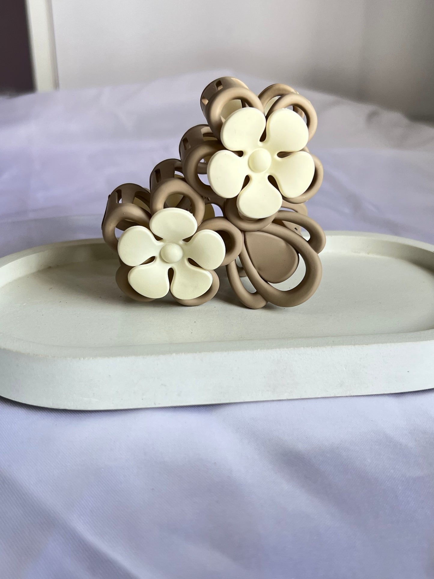 Bloom & Hold Claw Clip - Light Brown