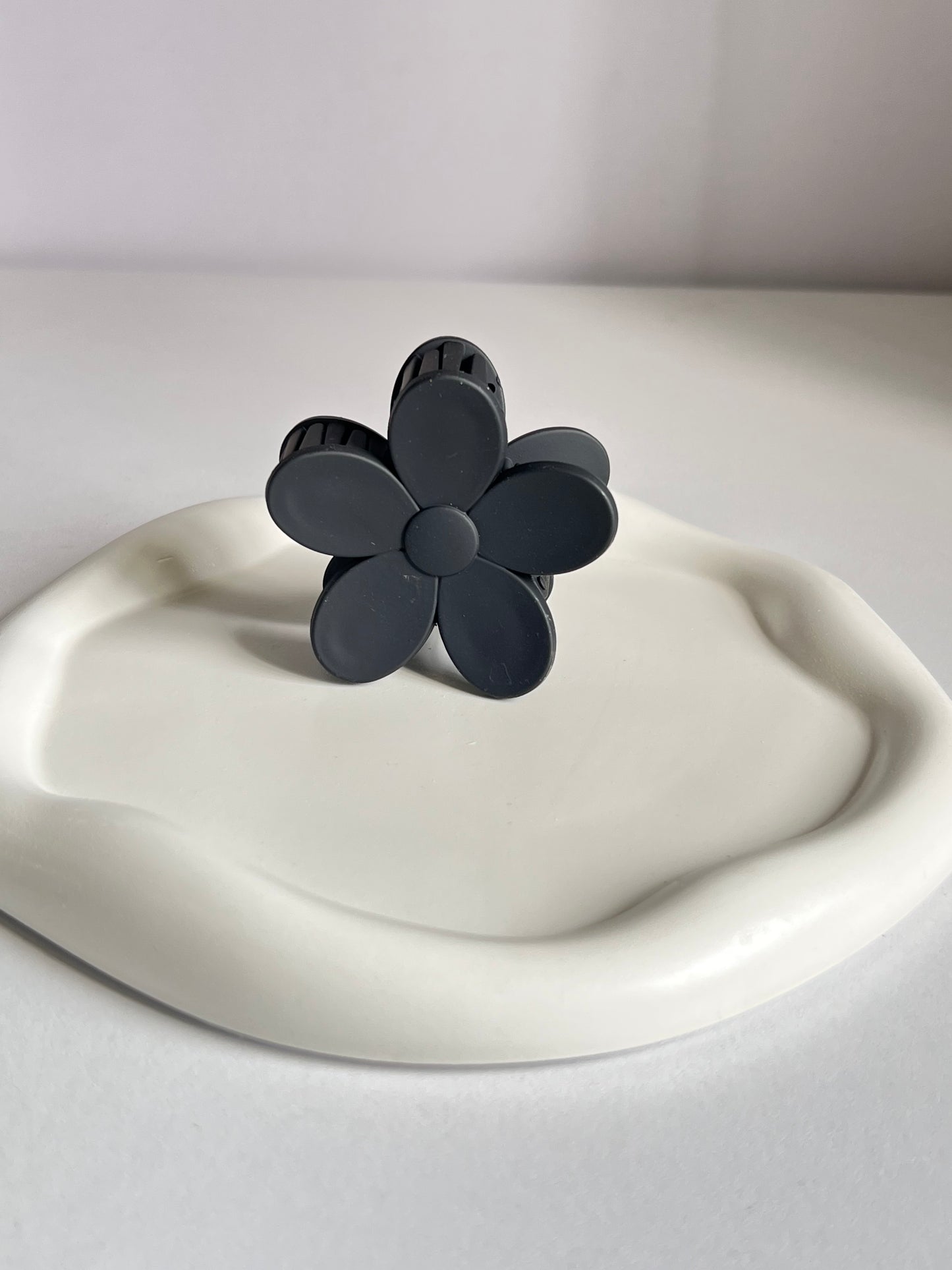 Bloom Flower Claw Clip Medium- Black