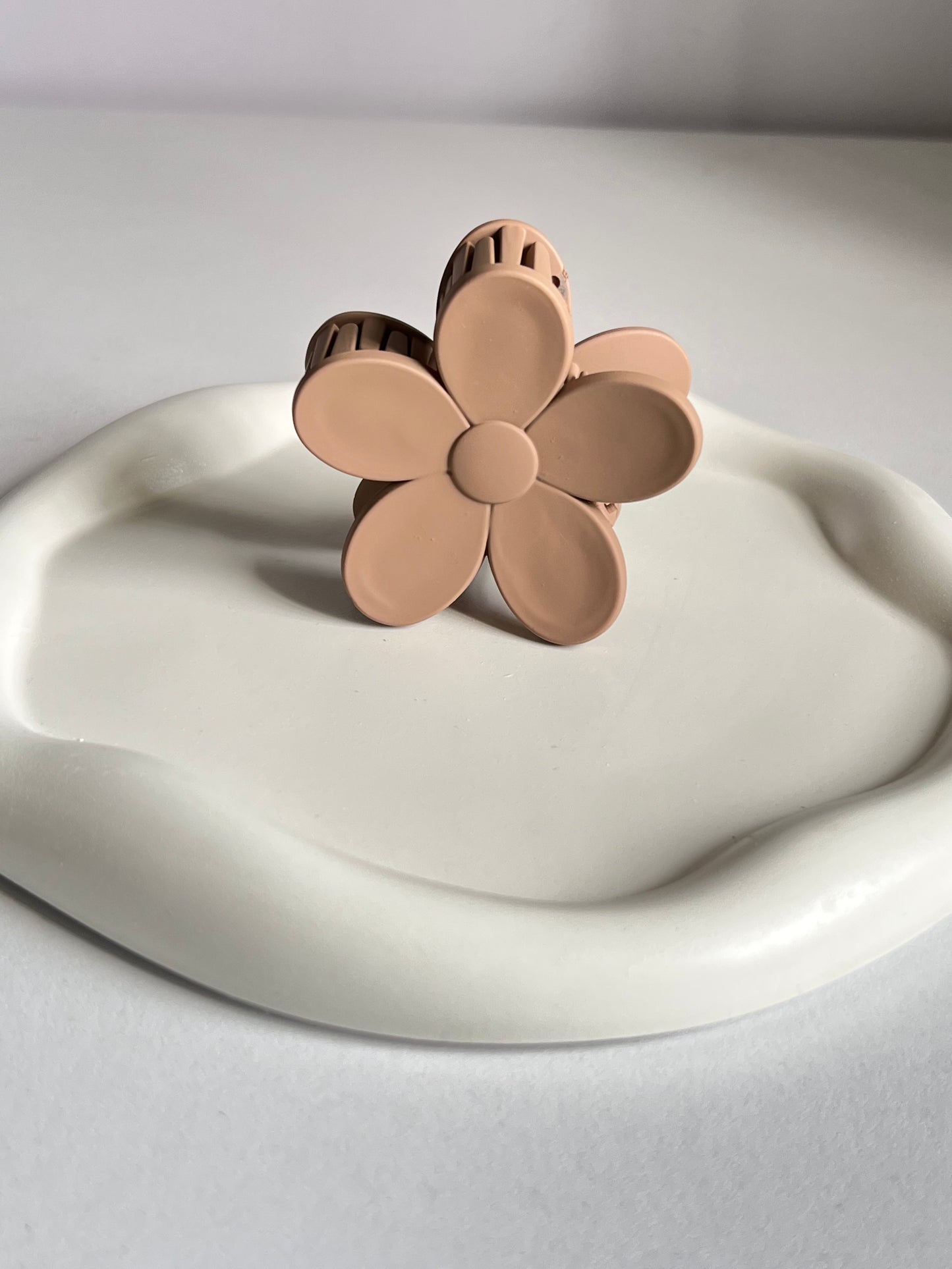 Bloom Flower Claw Clip Medium- Light Brown