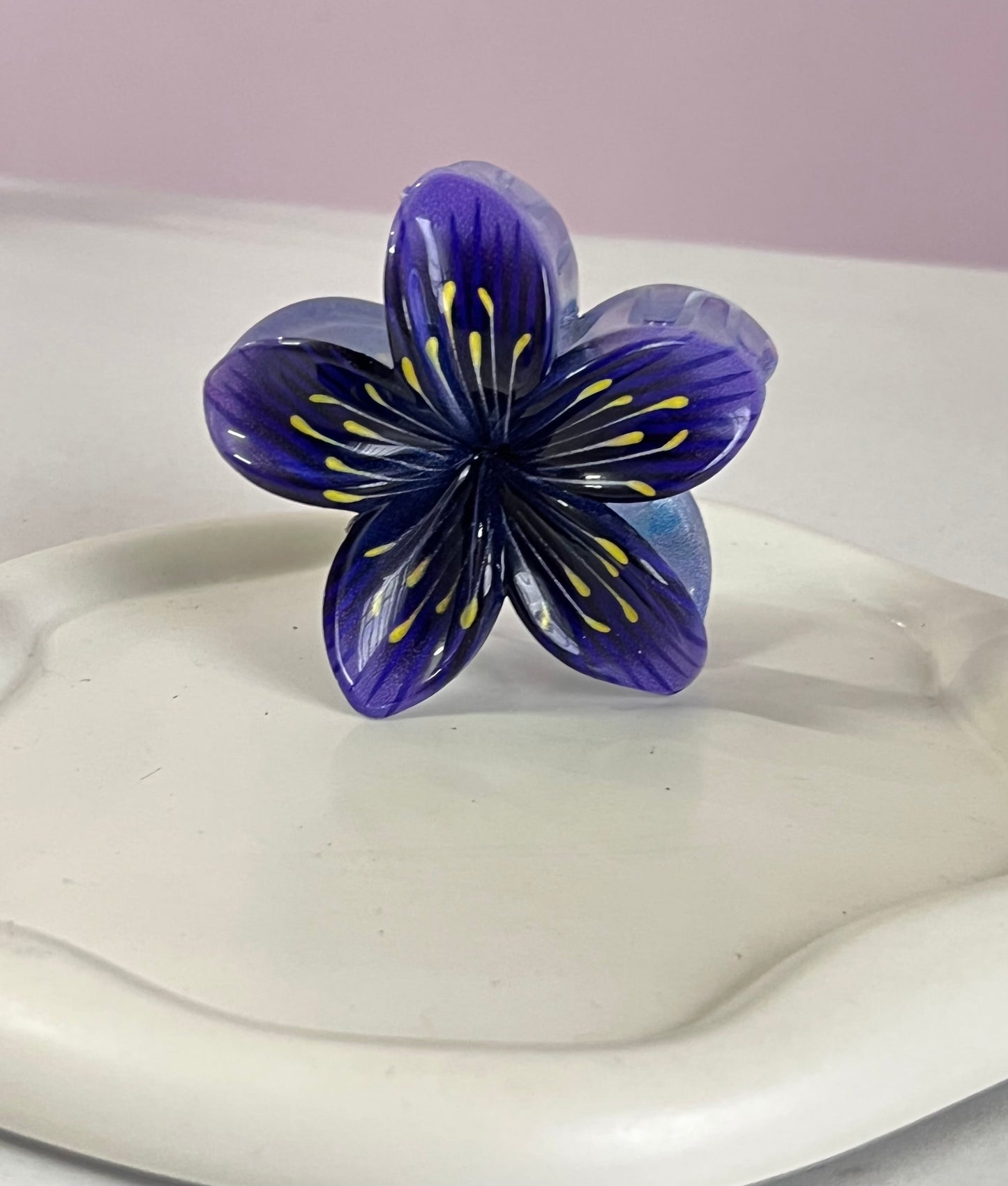 Flora Lock Aura Claw Clip - Dark Blue