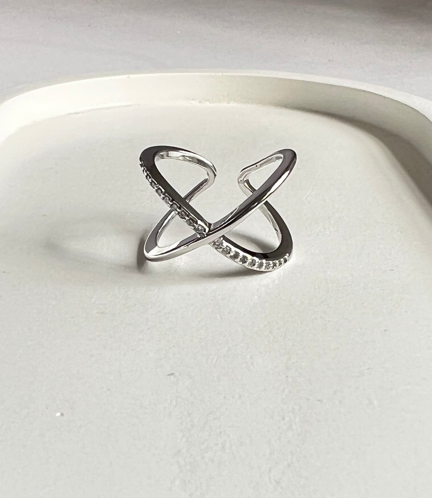 Curvy Crossover Ring - Anti-Tarnish & Adjustable