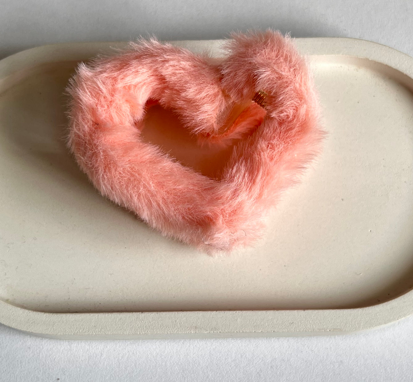 Furry Heart Claw Clip - Peach