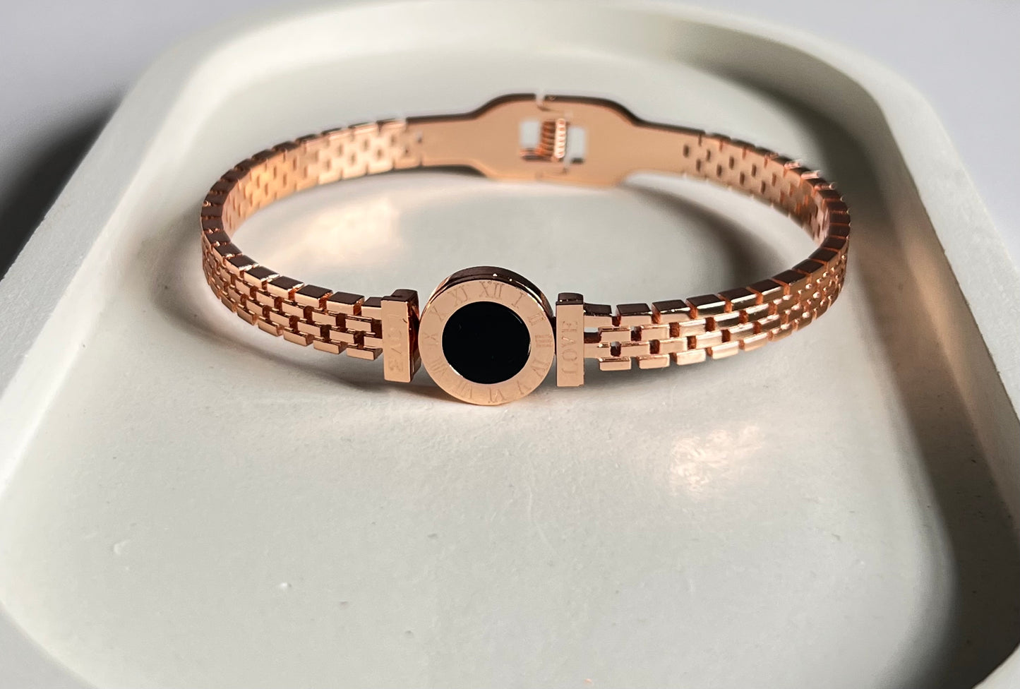 Minimal Watch Look Kada - Fade Free