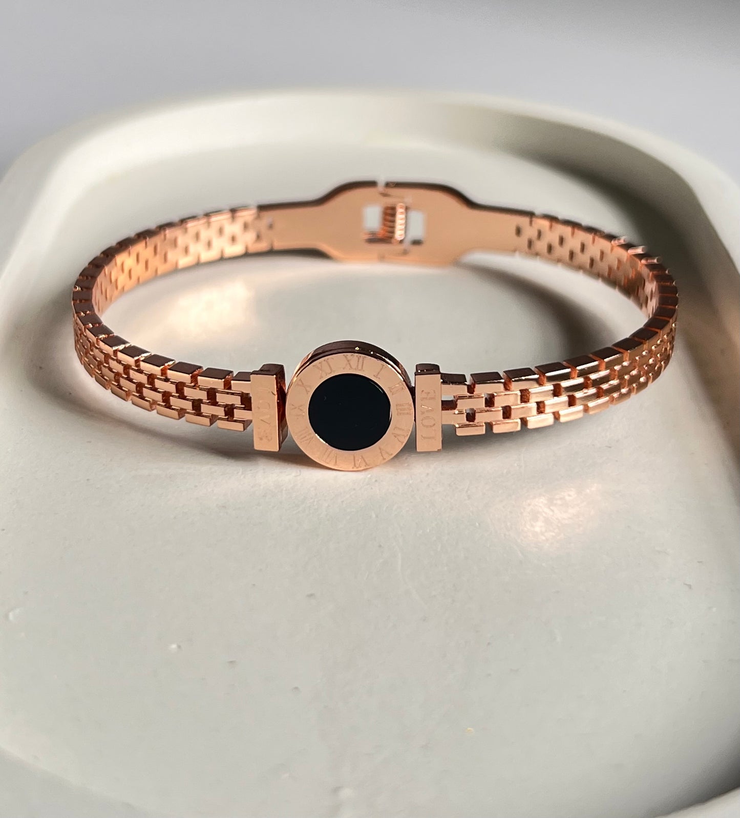 Minimal Watch Look Kada - Fade Free