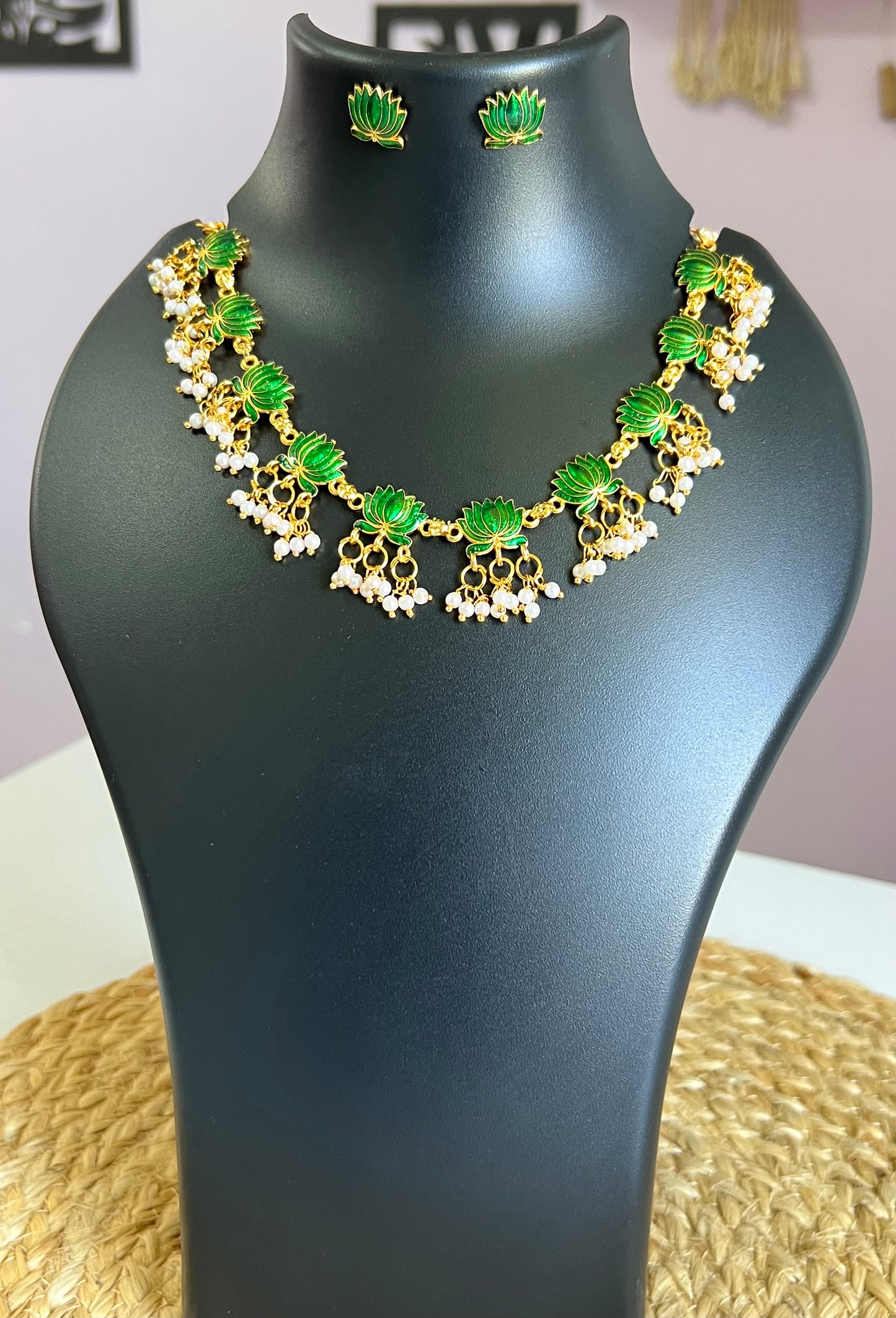 Lotus Aura Choker Set - Green