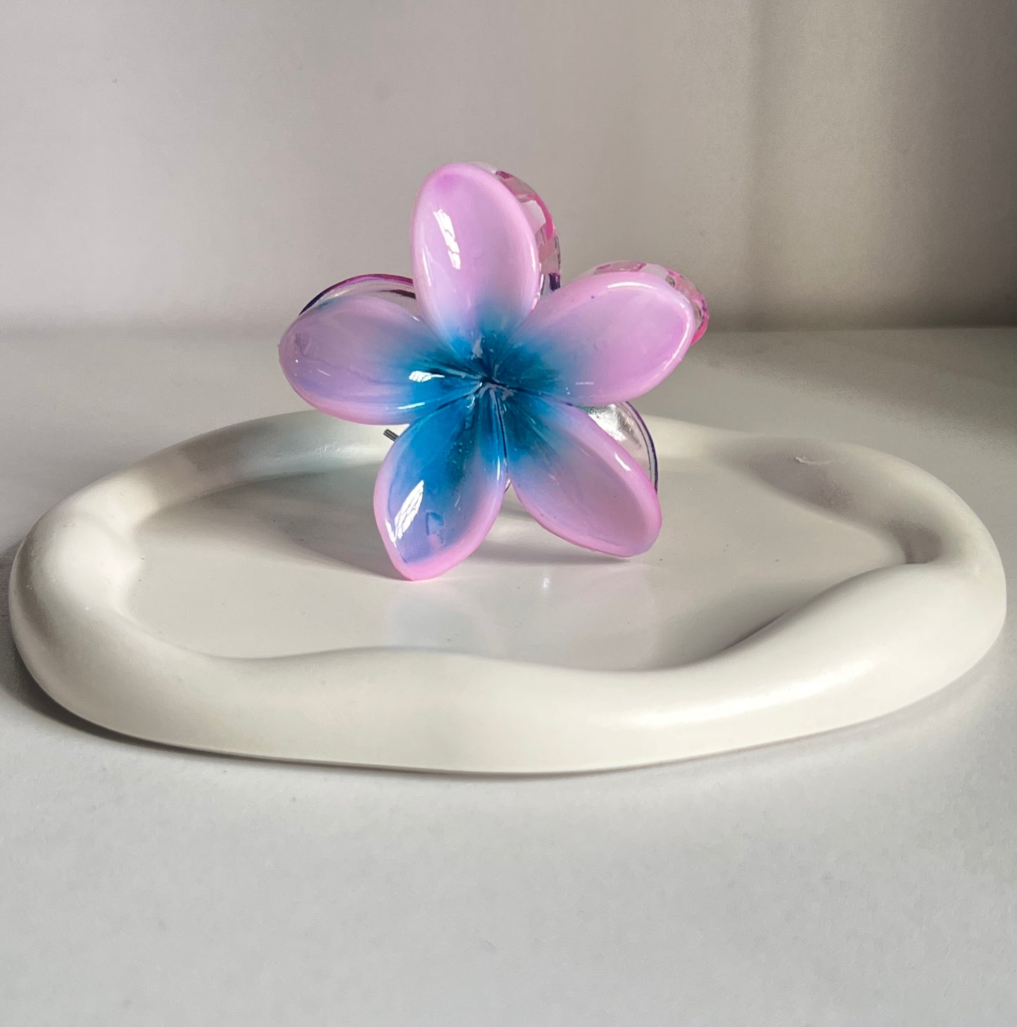 Flora Lock Double Tone Claw Clip - Pinkish Blue