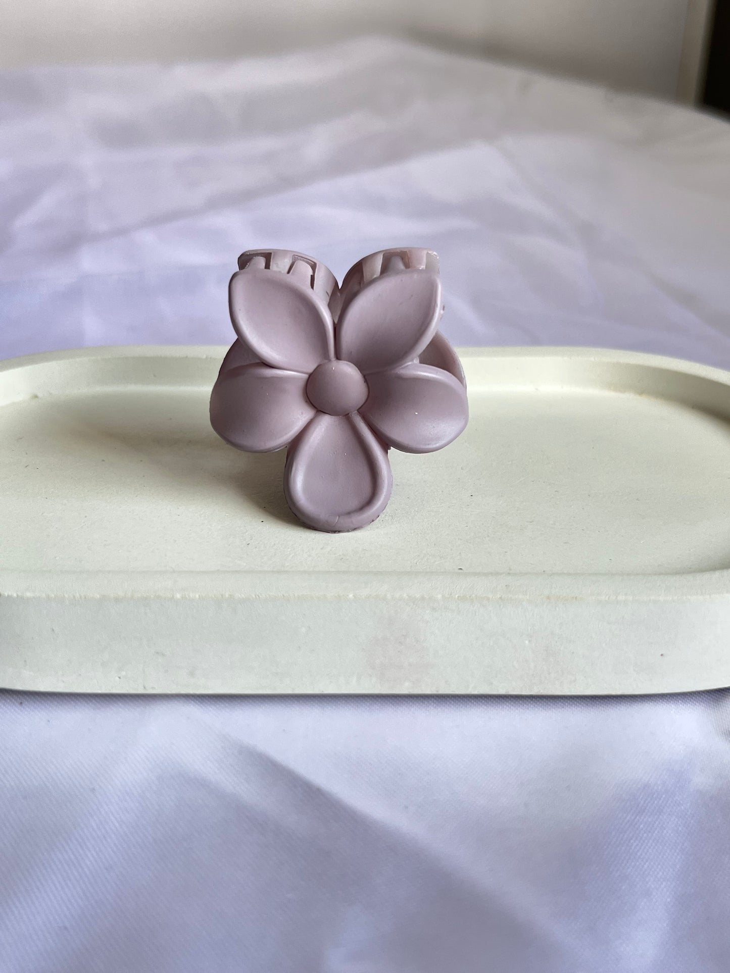 Mini Flora Claw Clip - Light Grey