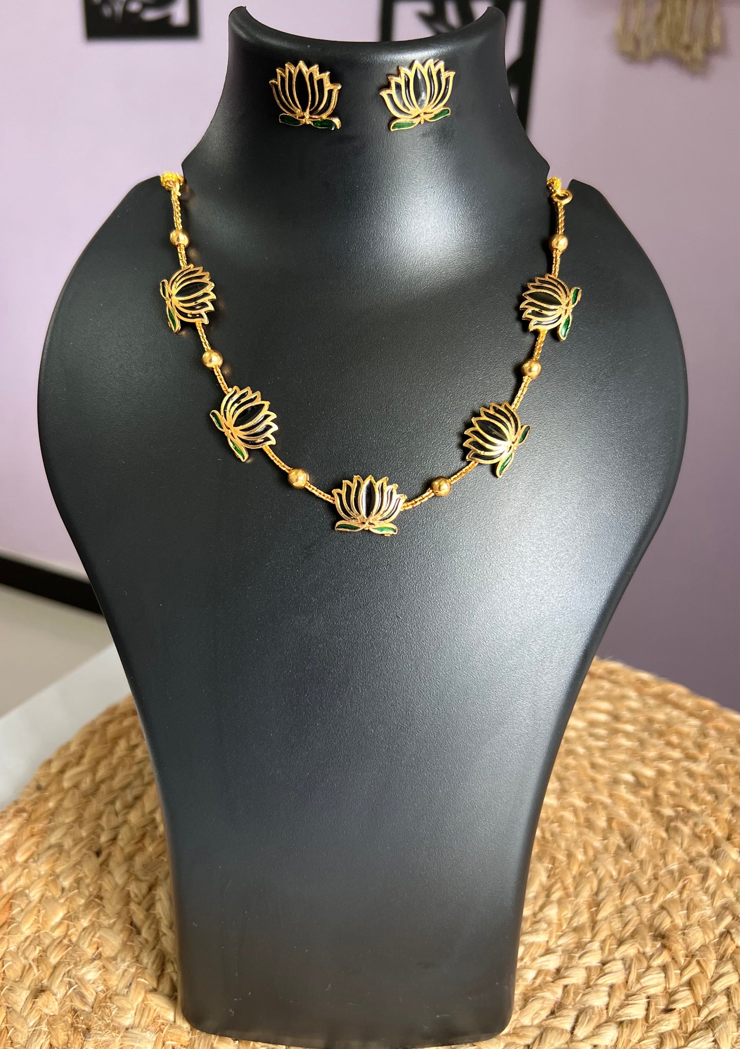 Lotus Harmony Choker Set