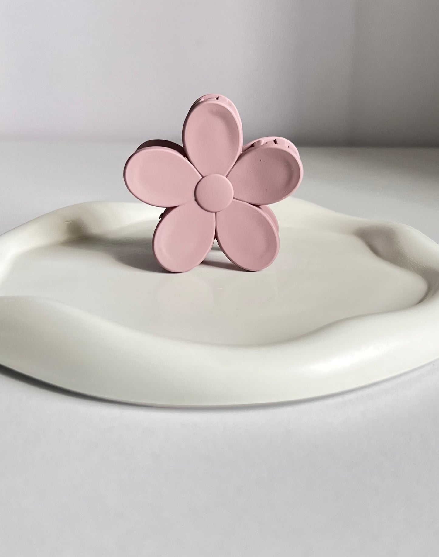 Bloom Flower Claw Clip Medium- Muted Pink
