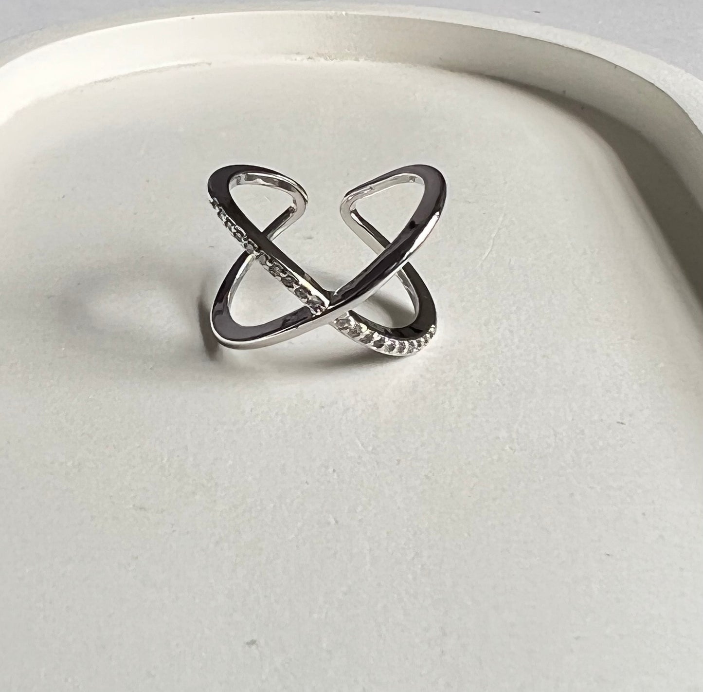 Curvy Crossover Ring - Anti-Tarnish & Adjustable
