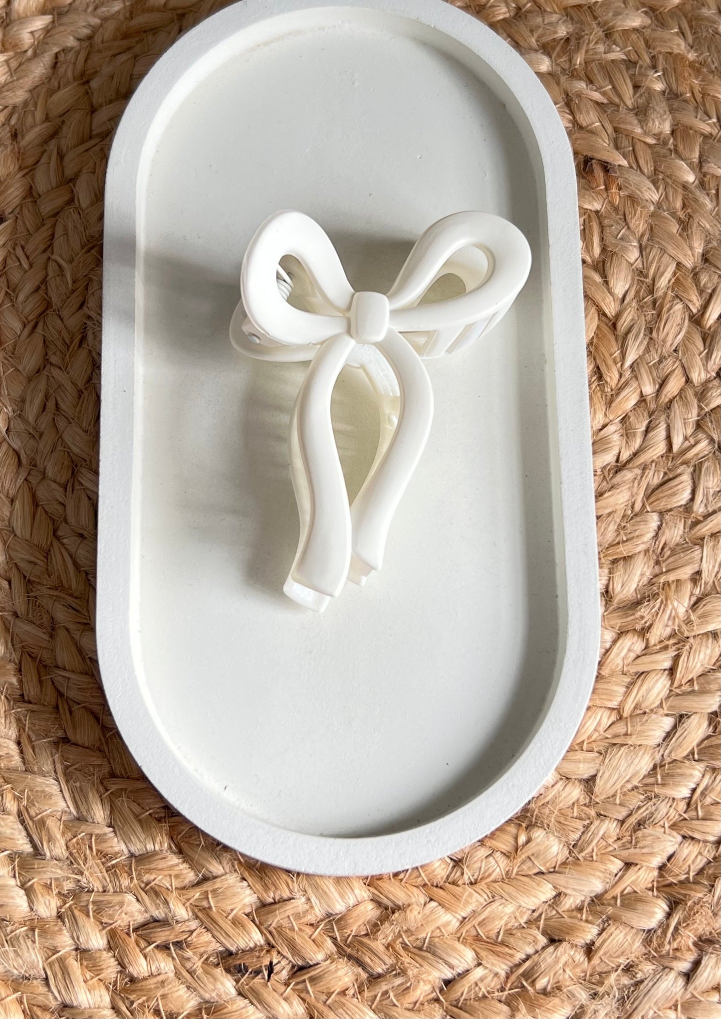 Pintresty Bow Claw Clip - White