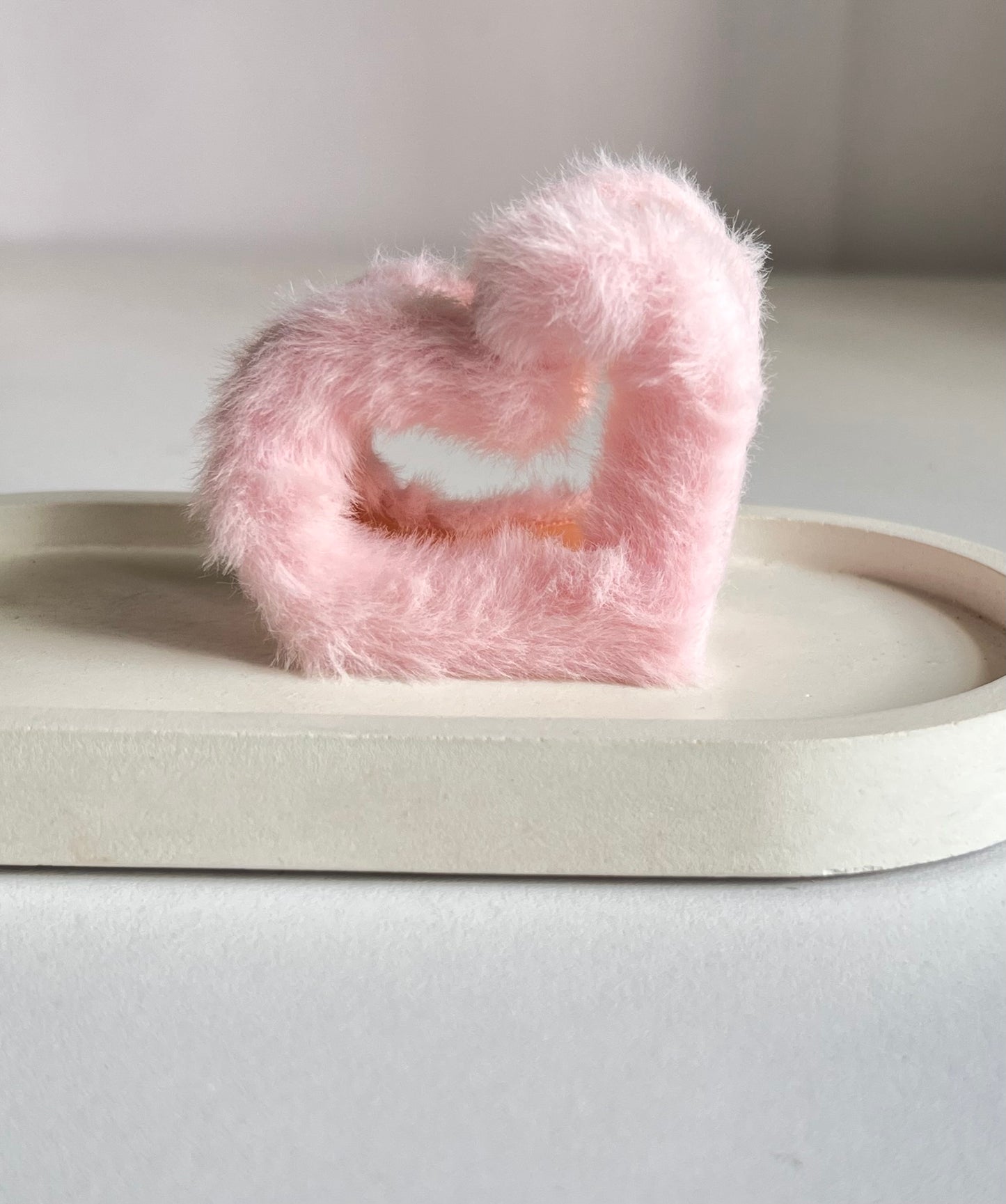 Furry Heart Claw Clip - Pink