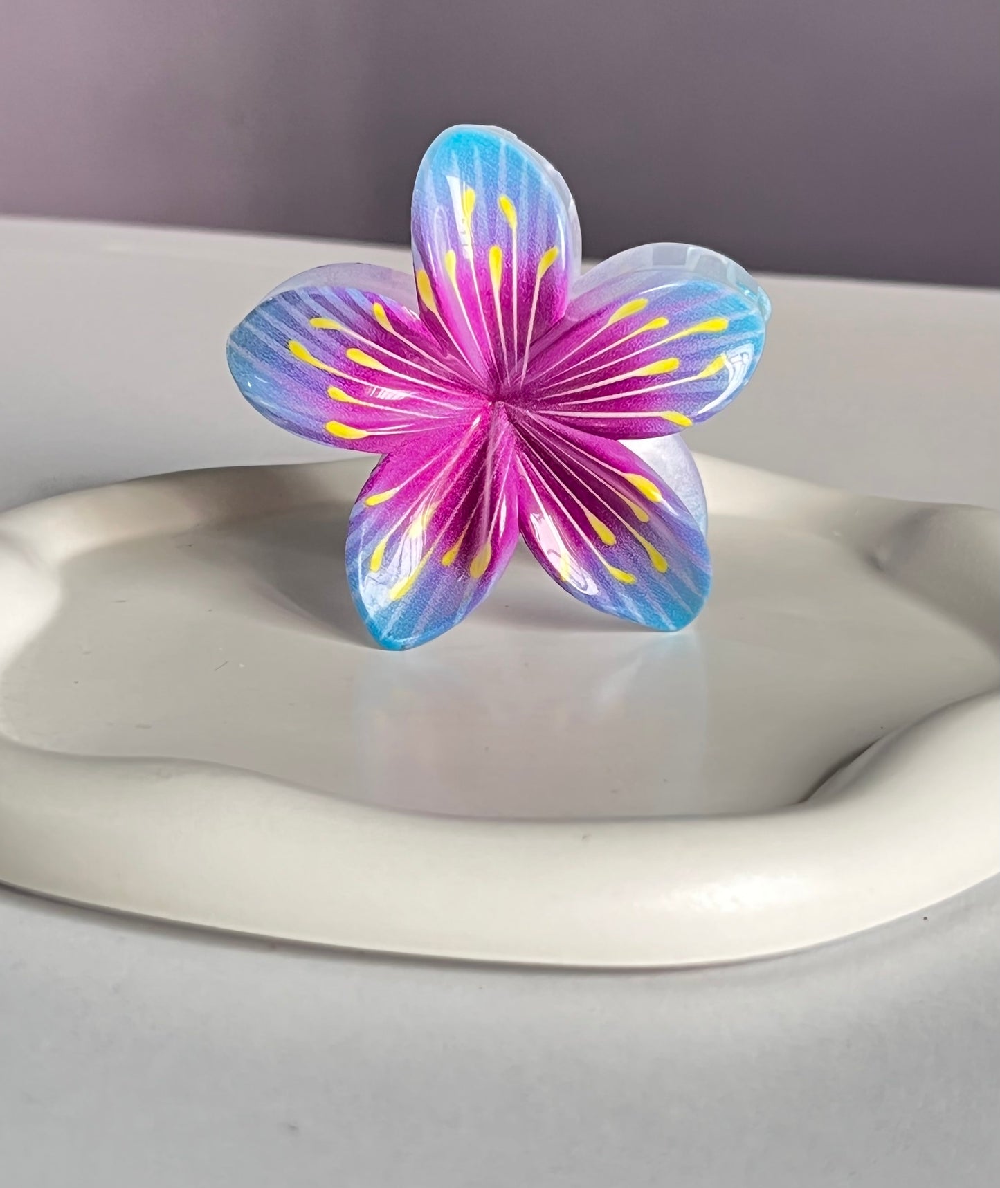 Flora Lock Aura Claw Clip -  Pinkish Blue