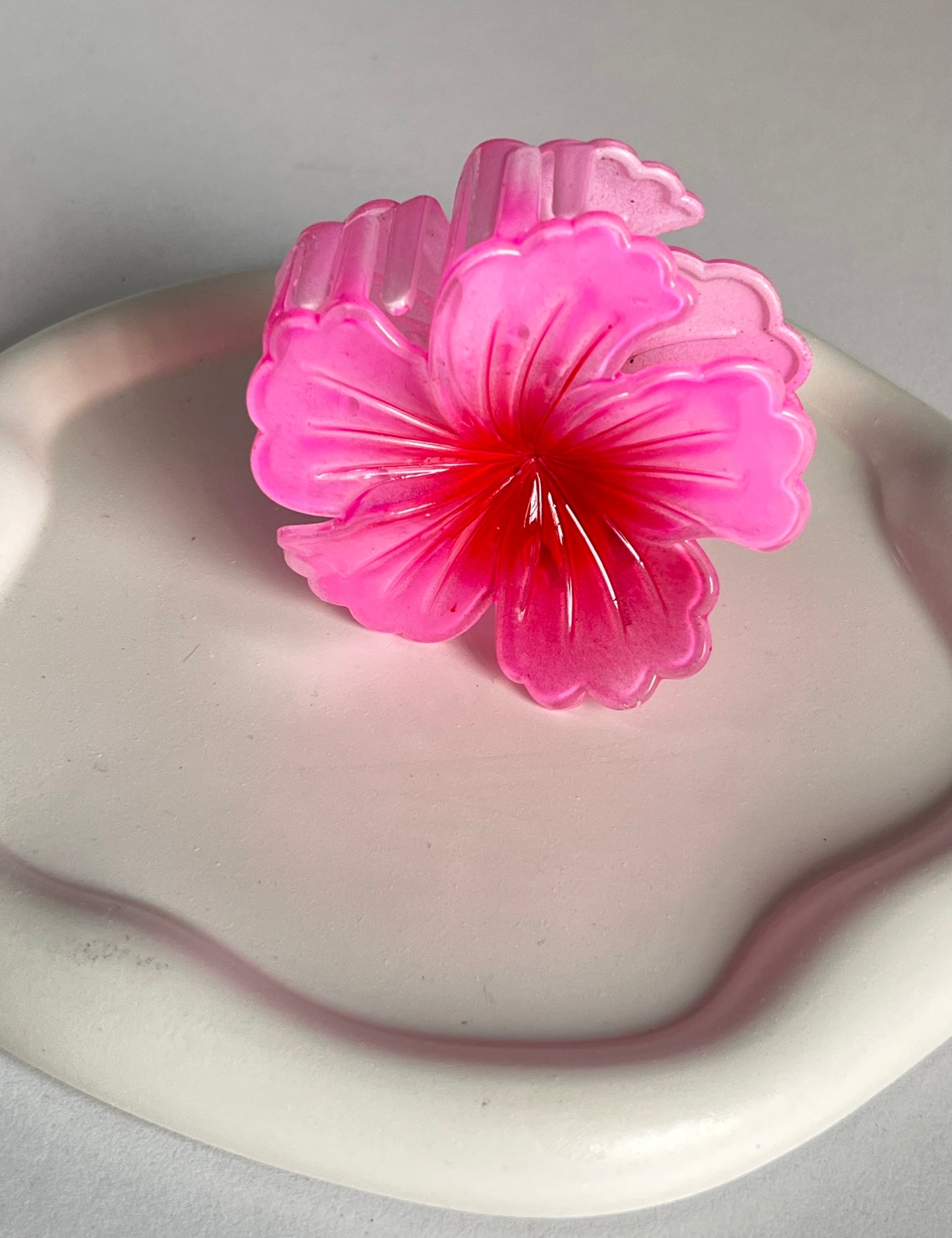 Amora Hibiscus Claw Clip - Pink