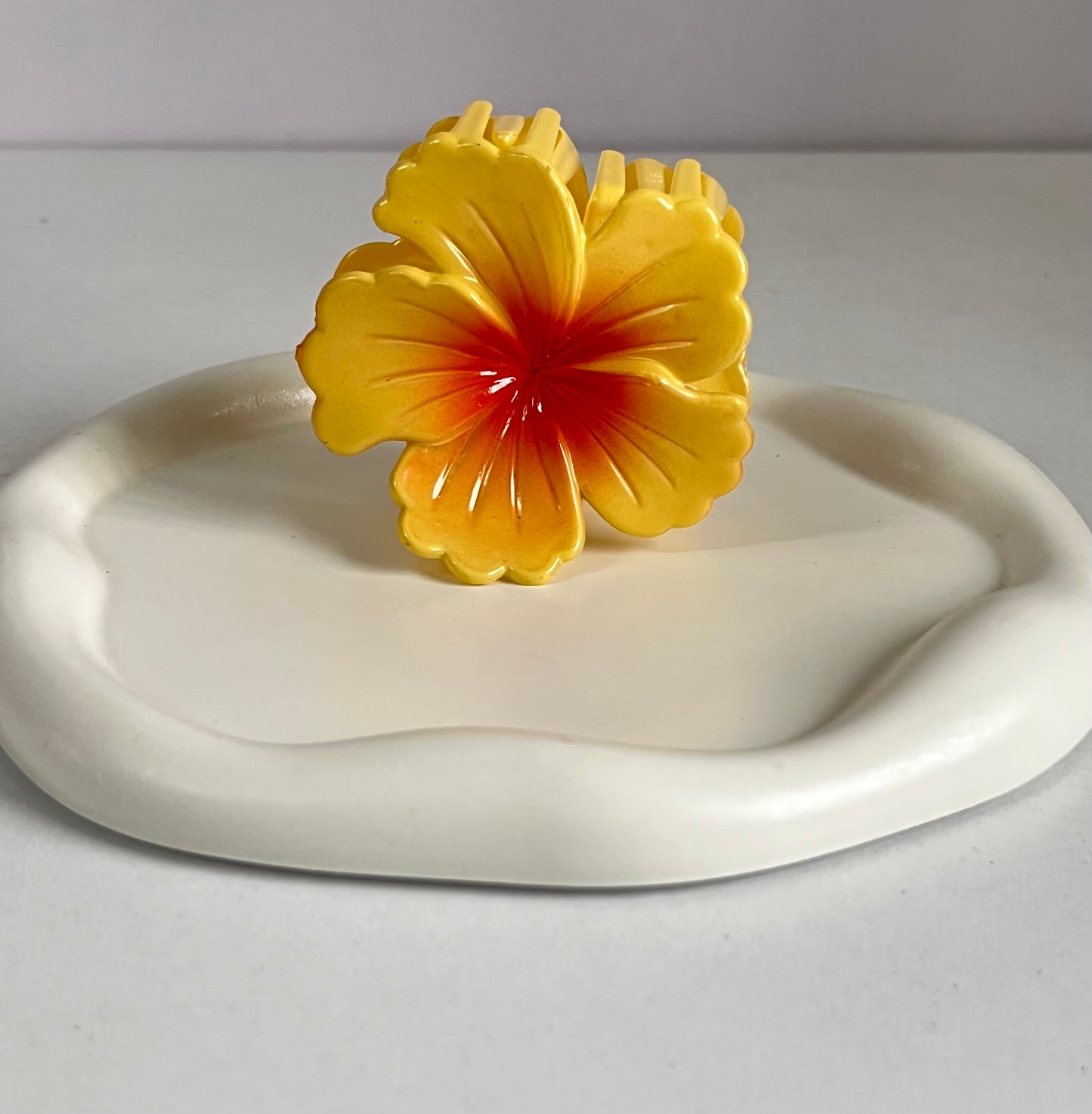 Petal Hold Claw Clip - Yellow