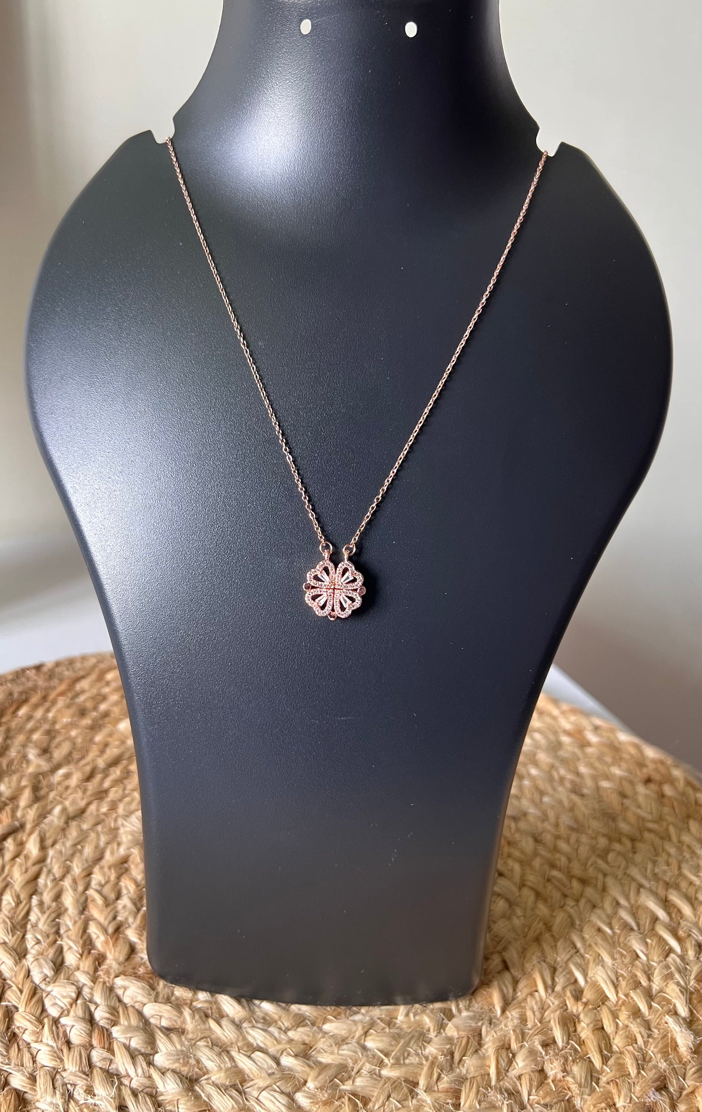 Graceful Magnetic Heart Anti-Tarnish Neck Chain
