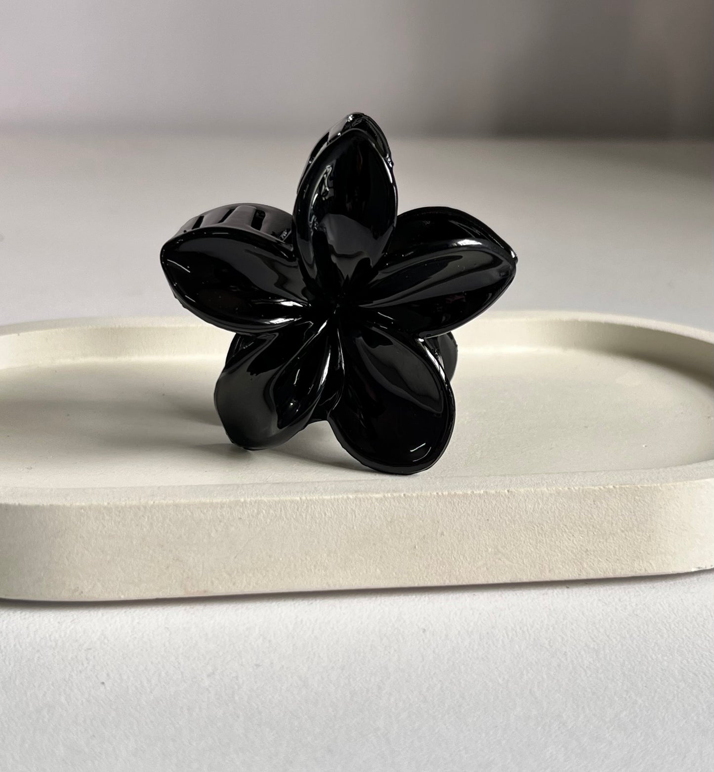 Glossy Bloom Medium Claw Clip ( 2 Pieces) - Black & Grey