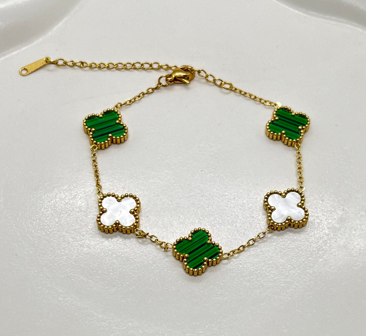 Lucky Glow Green & White Clover Bracelet