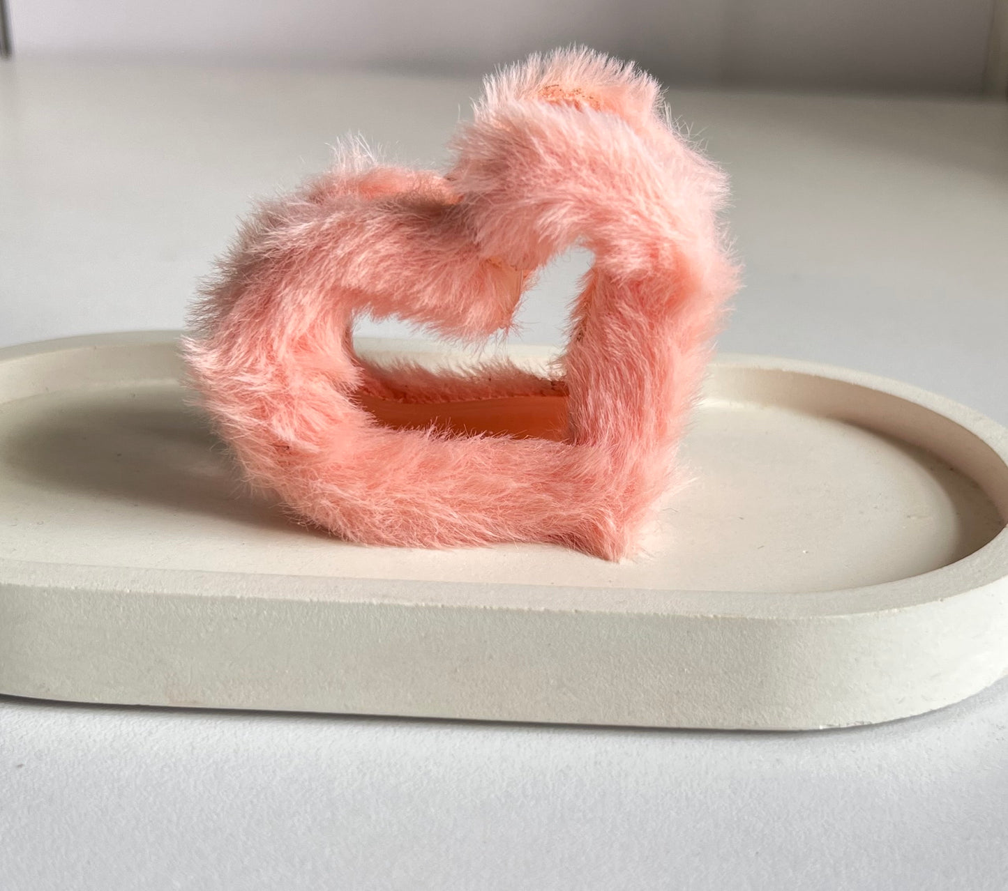 Furry Heart Claw Clip - Peach
