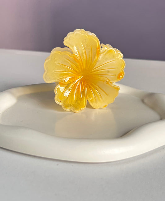 Amora Hibiscus Claw Clip - Yellow