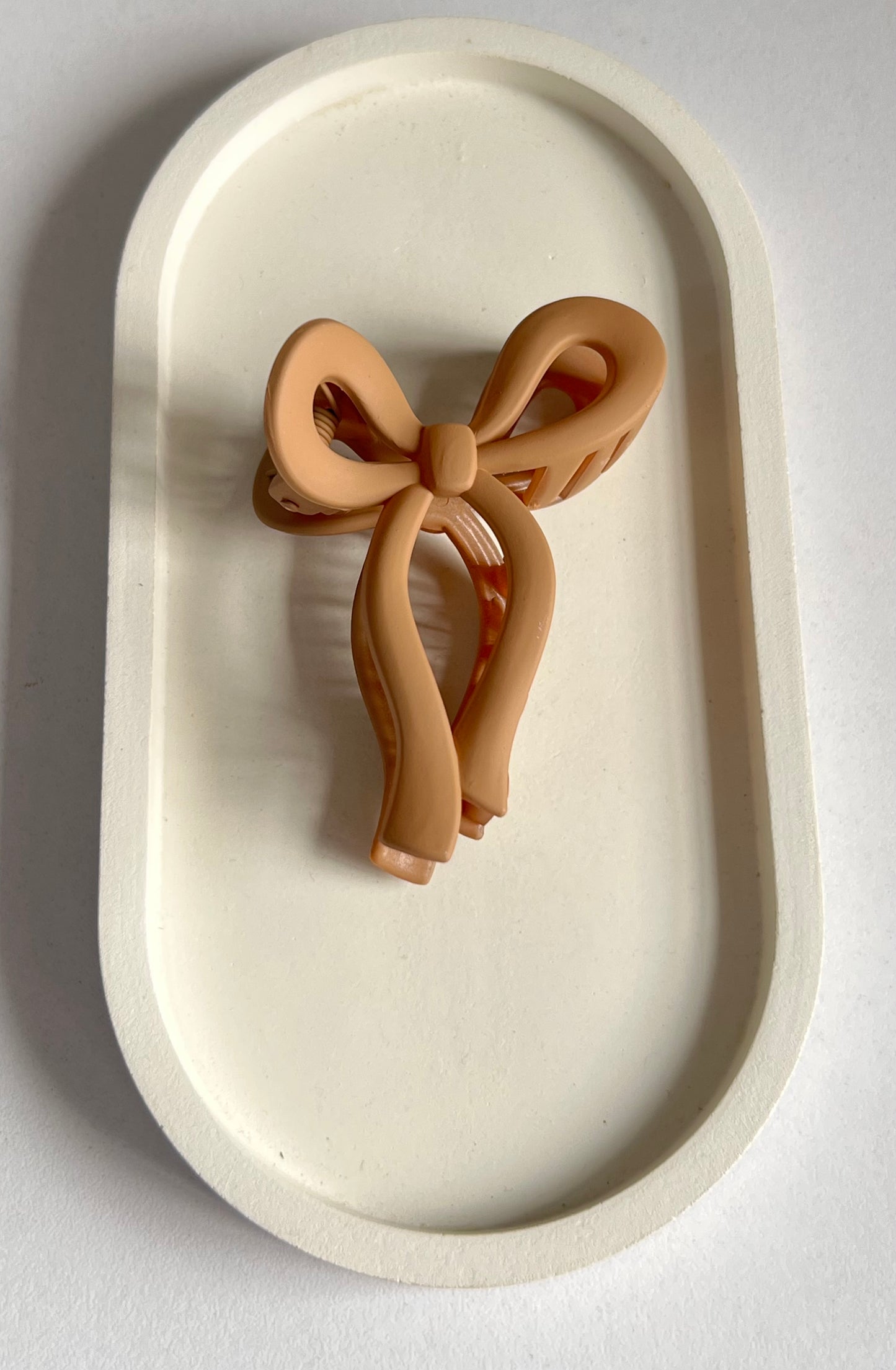 Pintresty Bow Claw Clip - Light Brown