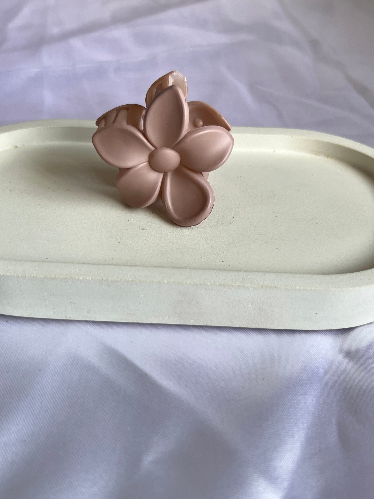 Mini Flora Claw Clip - Almond Beige