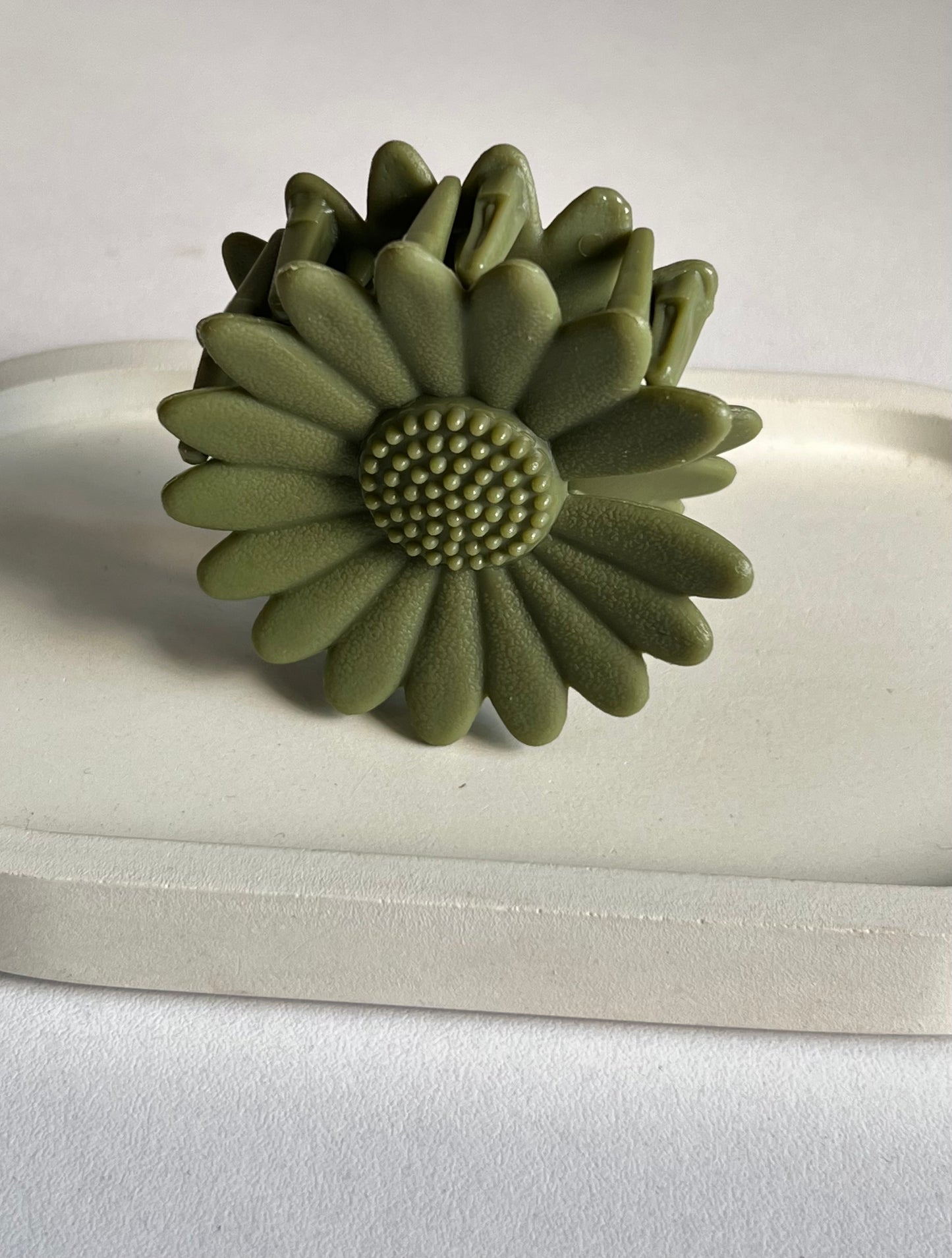 Pinteresty Sunflower Maxi Claw Clip - Olive Green