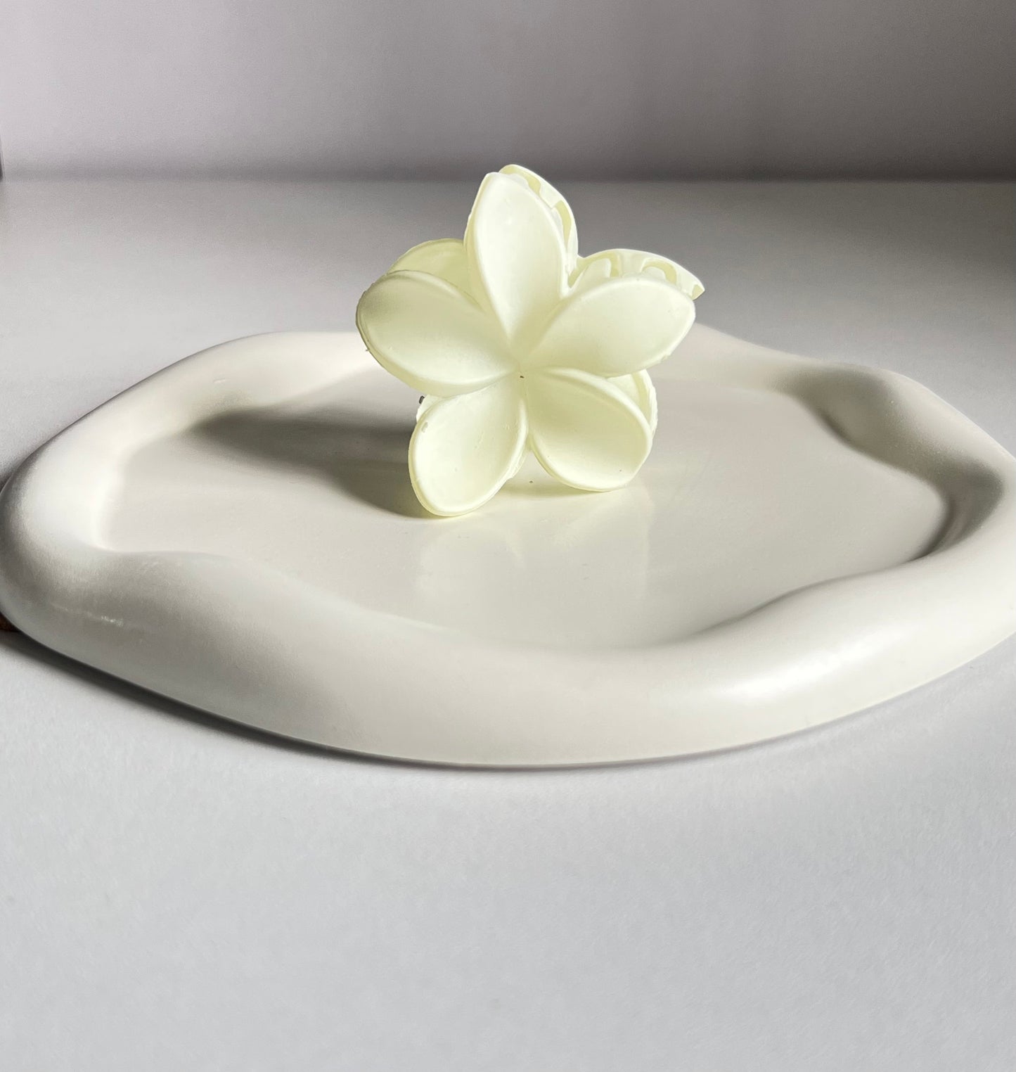 Petal Claw Clip - White