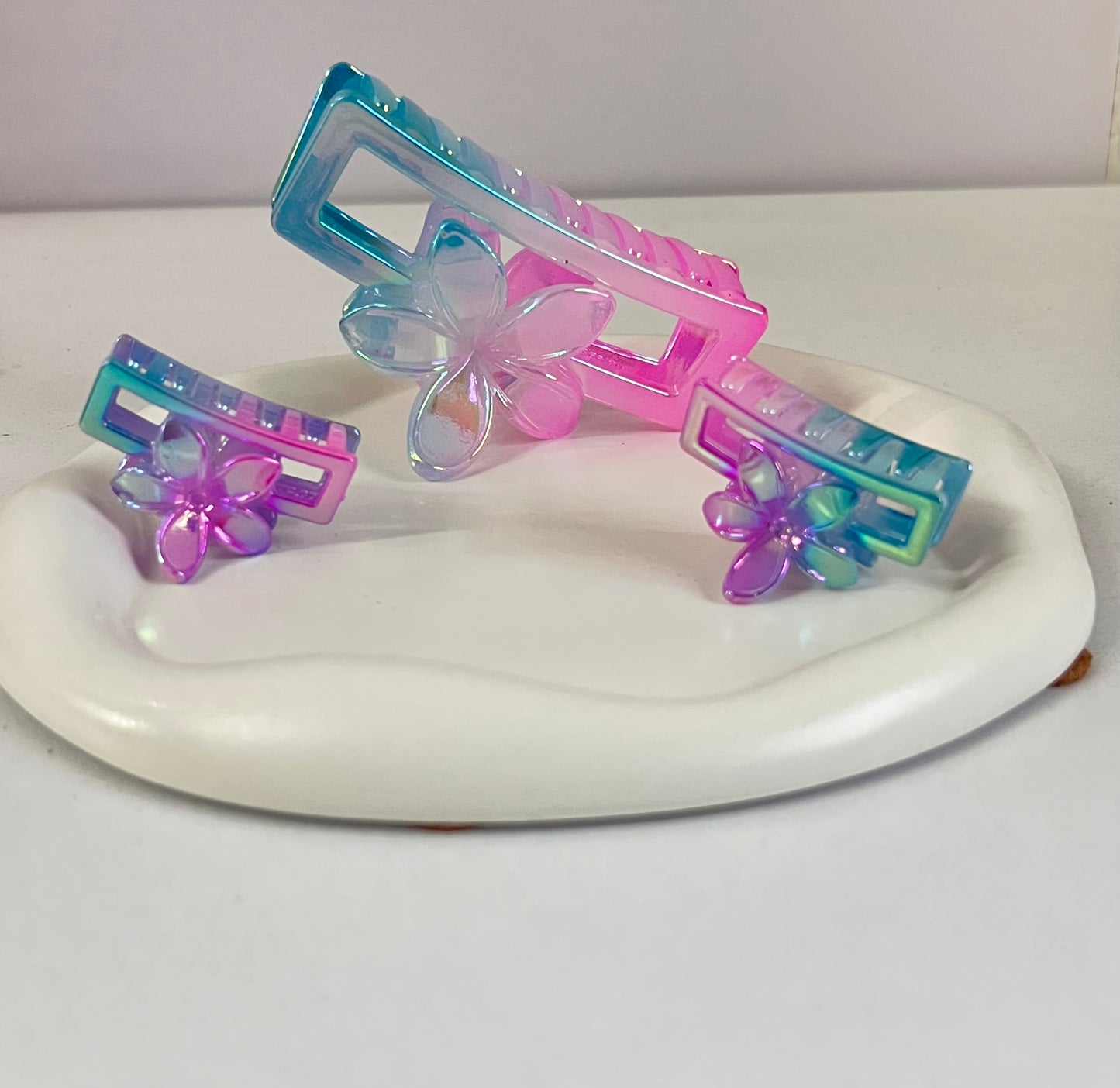 Holographic Harmony Trio Claw Clips - Light Bluish Pink