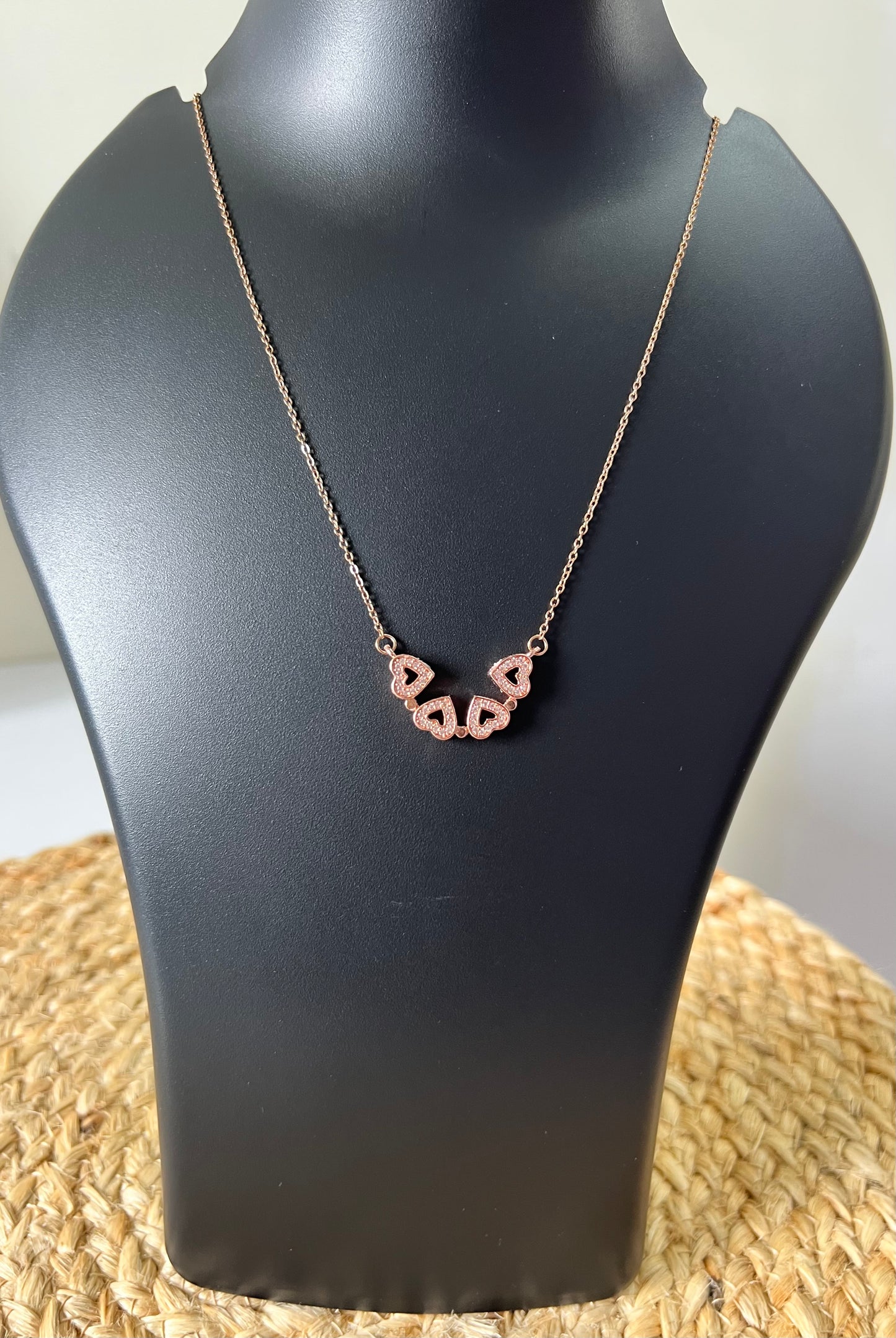 Lucky in Love - Magnetic Clover Heart Necklace - Rose Gold
