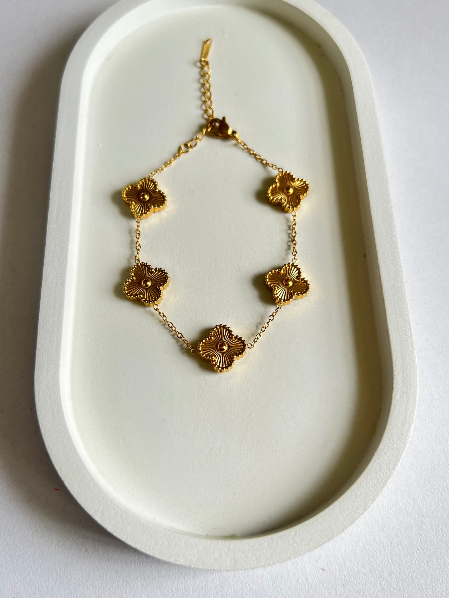 Lucky Glow Golden Clover Bracelet
