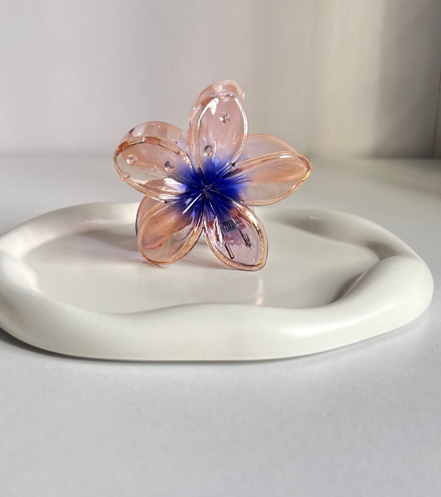 Flora Lock Double Tone Claw Clip - Peachish Blue