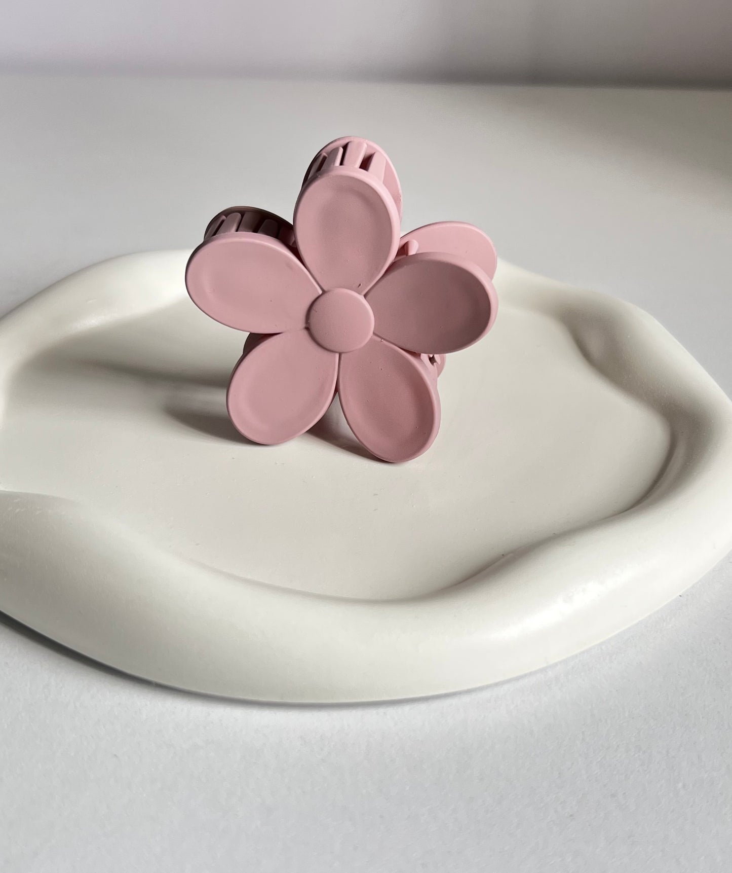 Bloom Flower Claw Clip Medium- Muted Pink