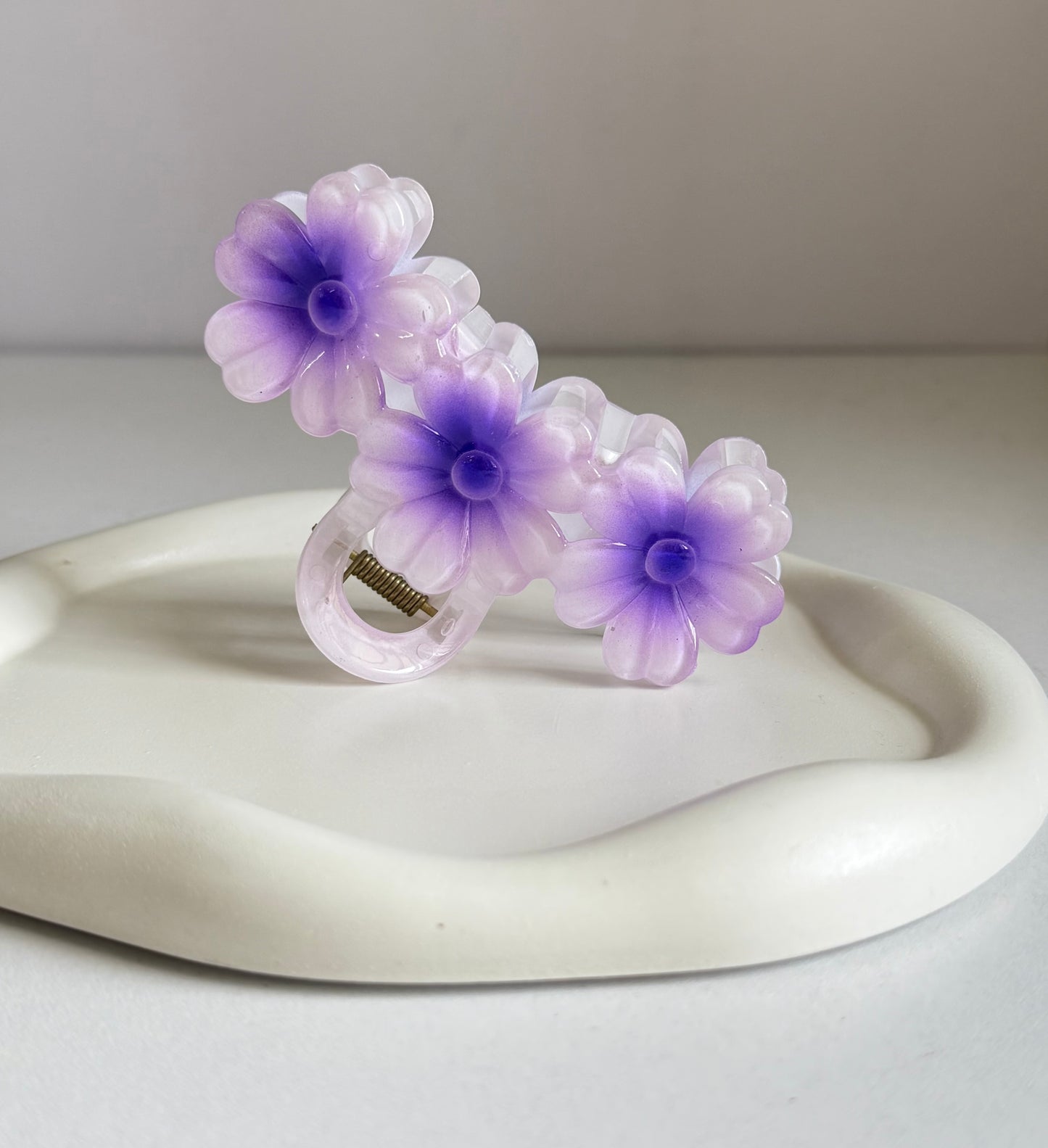 Trendy Triple Flower Claw Clip - Purplish White