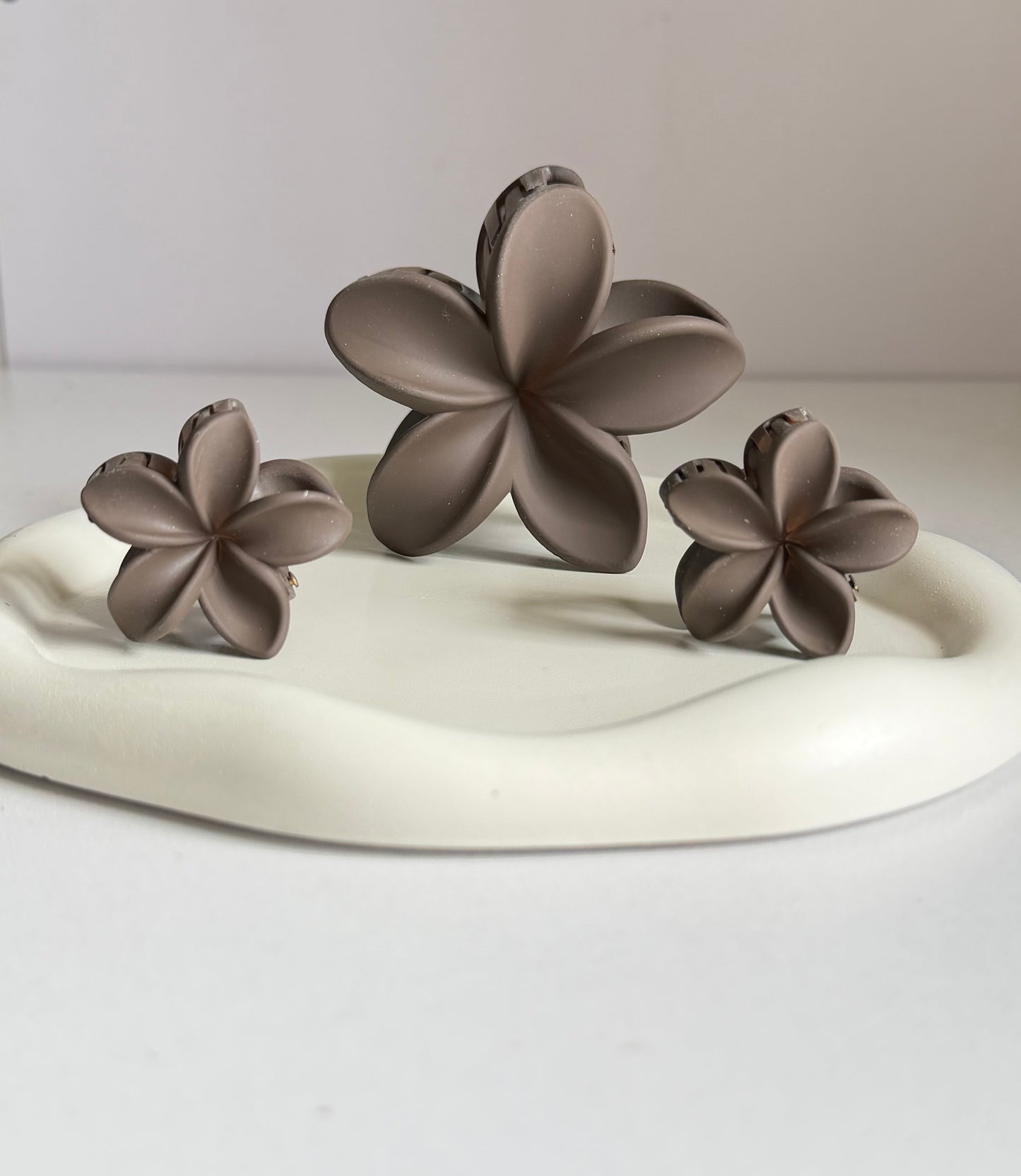 Flora Matte Combo Claw Clips - Dark Brown