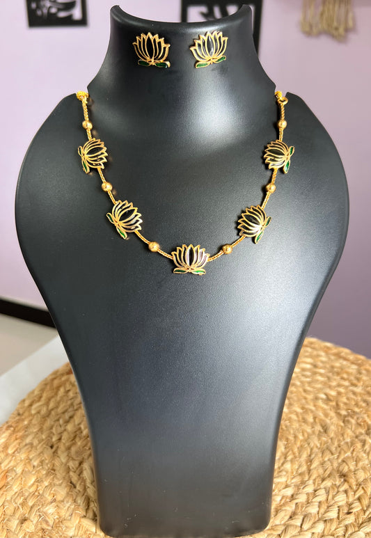 Lotus Harmony Choker Set