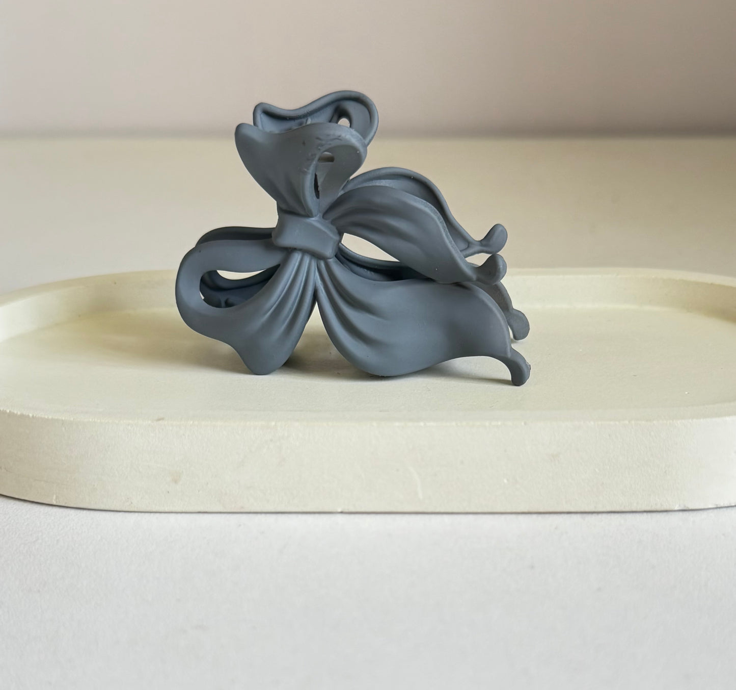 Sweetheart Bow Medium Size Claw Clip - Light Grey