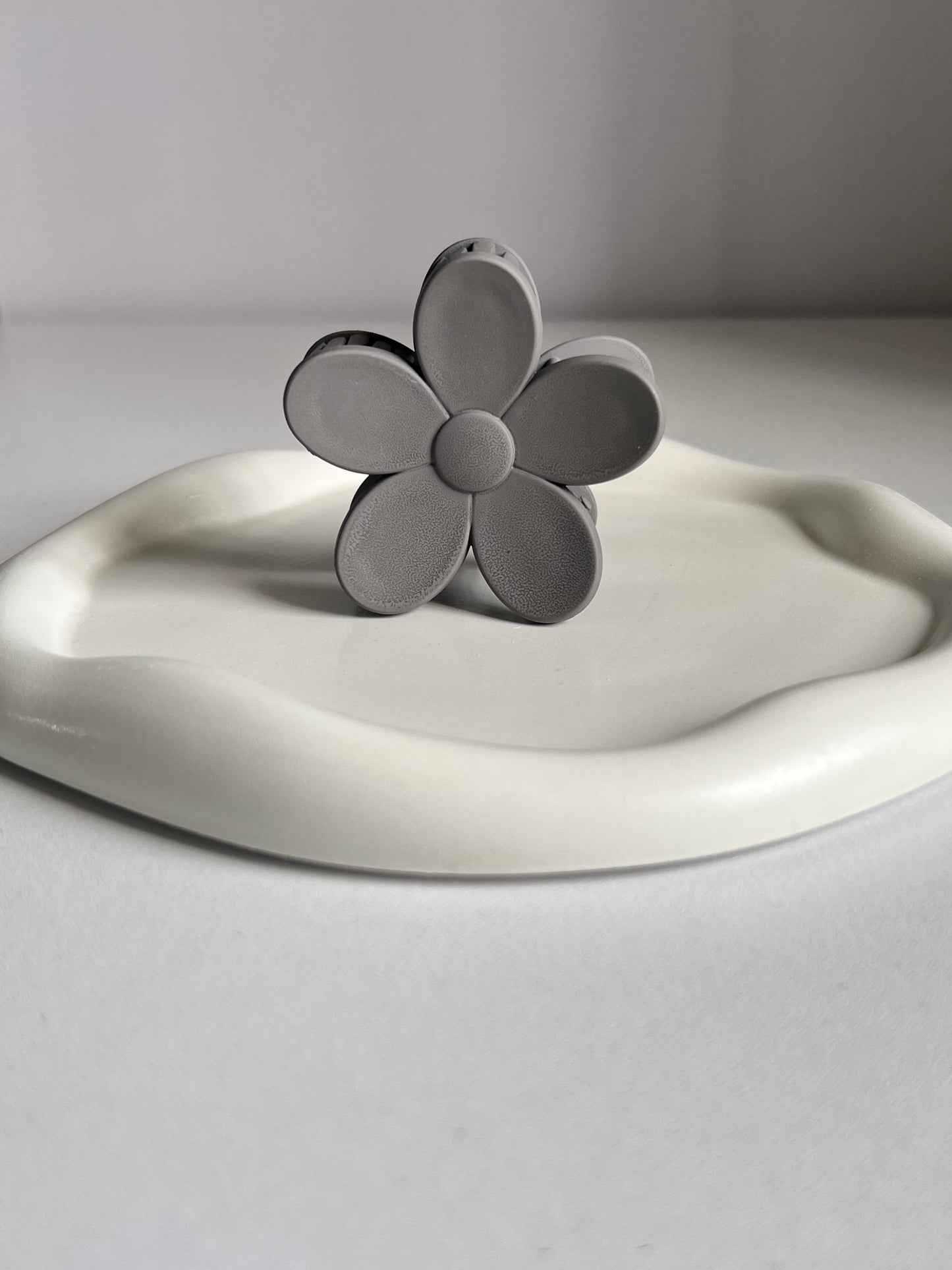 Bloom Flower Claw Clip Medium- Grey