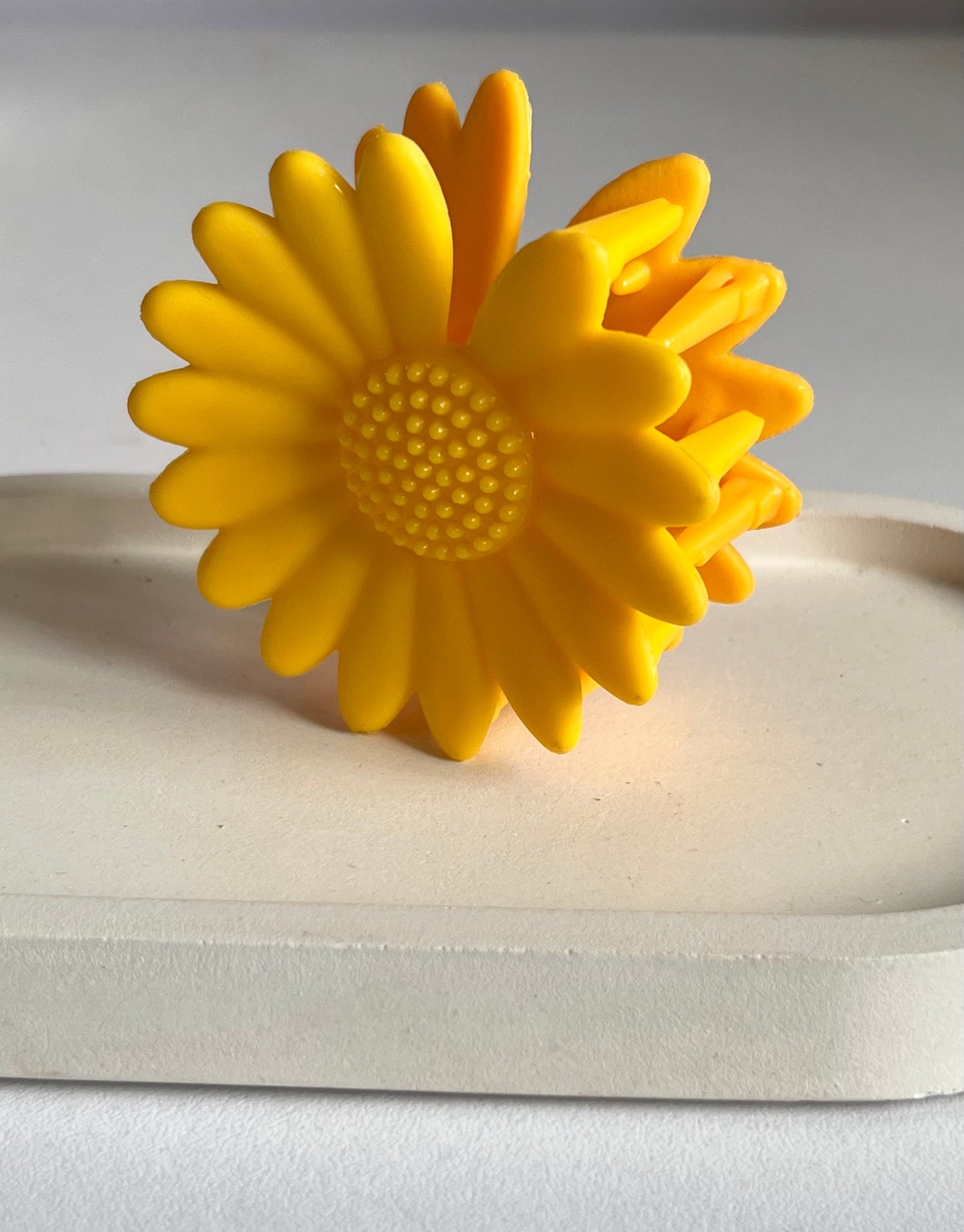 Pinteresty Sunflower Maxi Claw Clip - Yellow