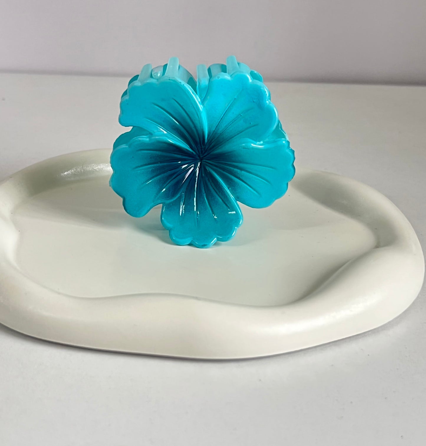 Petal Hold Claw Clip - Blue