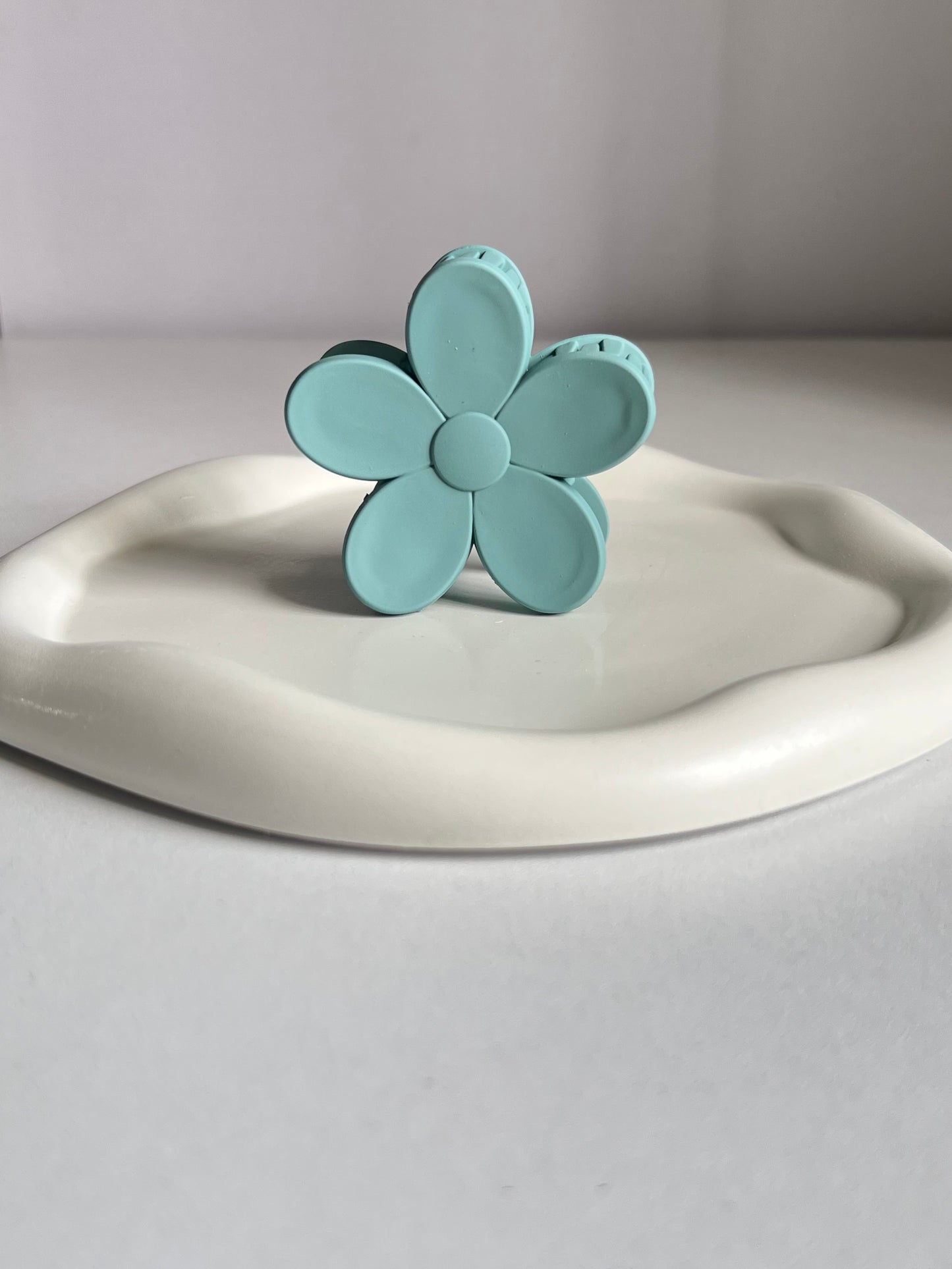 Bloom Flower Claw Clip Medium- Teal Blue