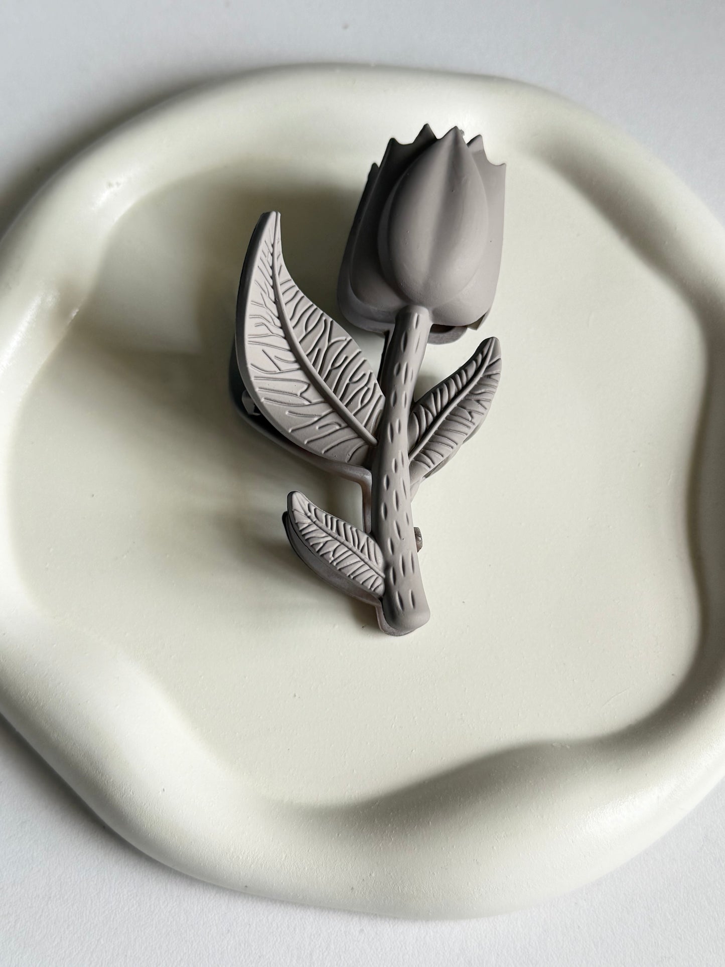 Cute Tulip Claw Clip - Light Grey
