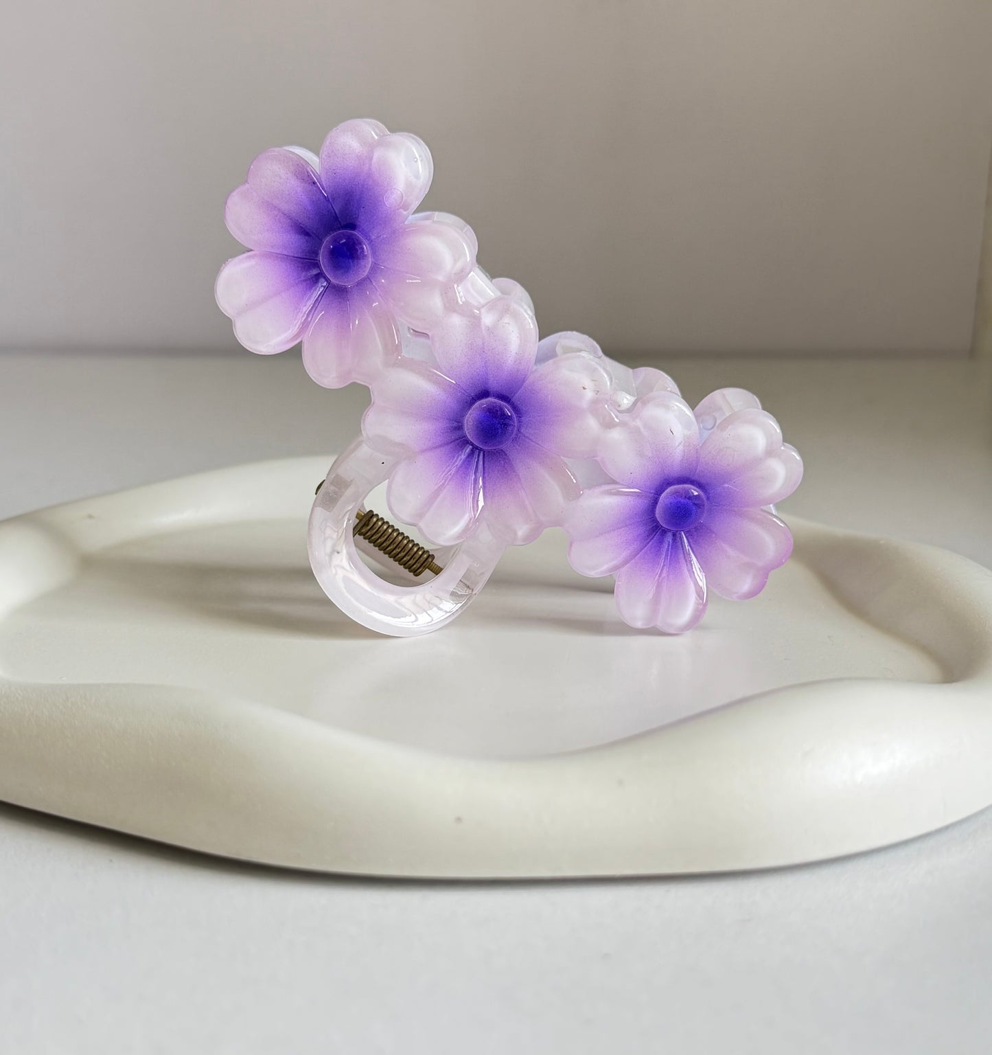 Trendy Triple Flower Claw Clip - Purplish White