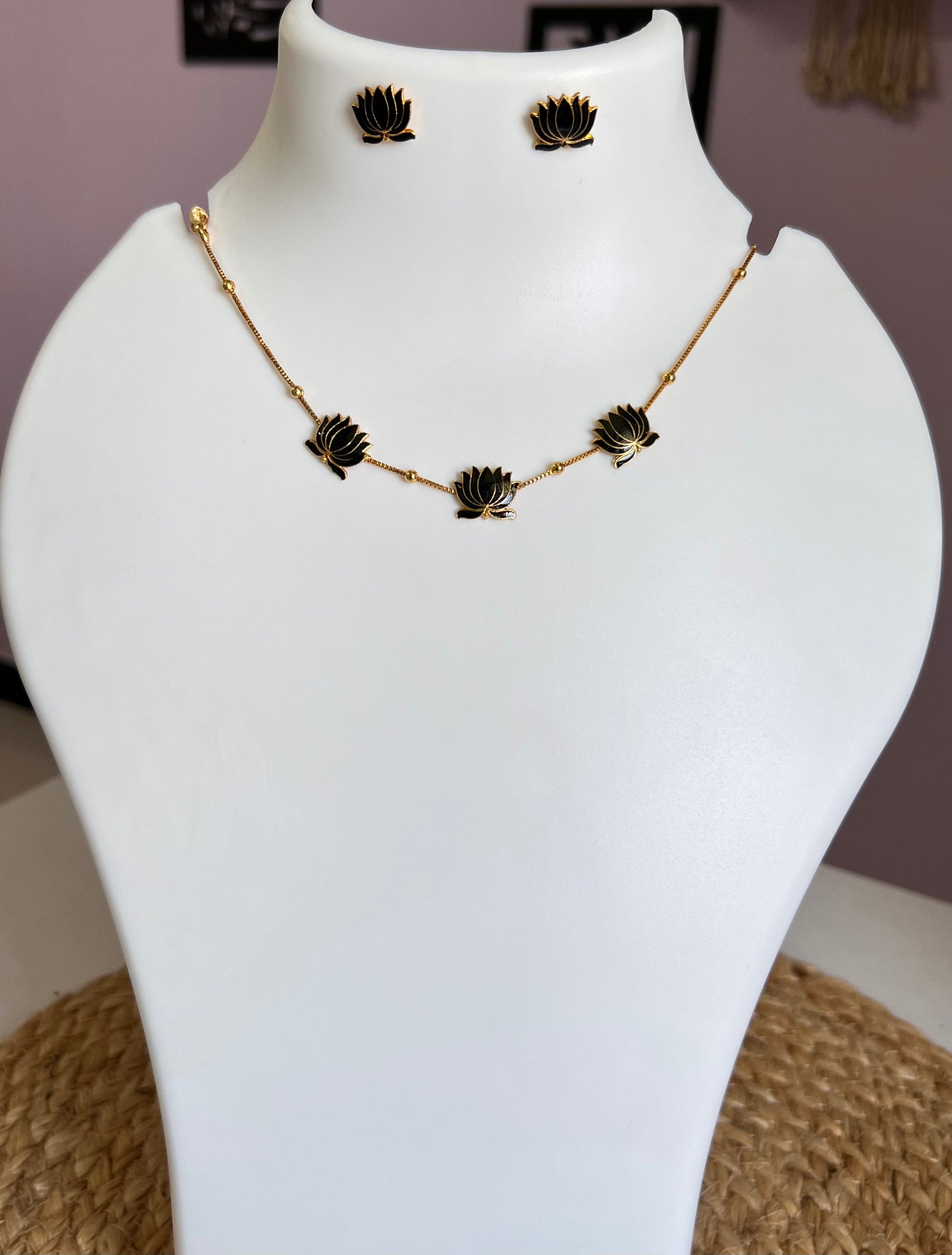 Lotus Elegance Choker Set - Black