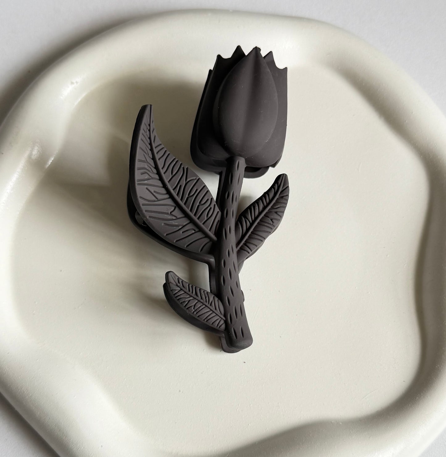 Cute Tulip Claw Clip - Dark Brown